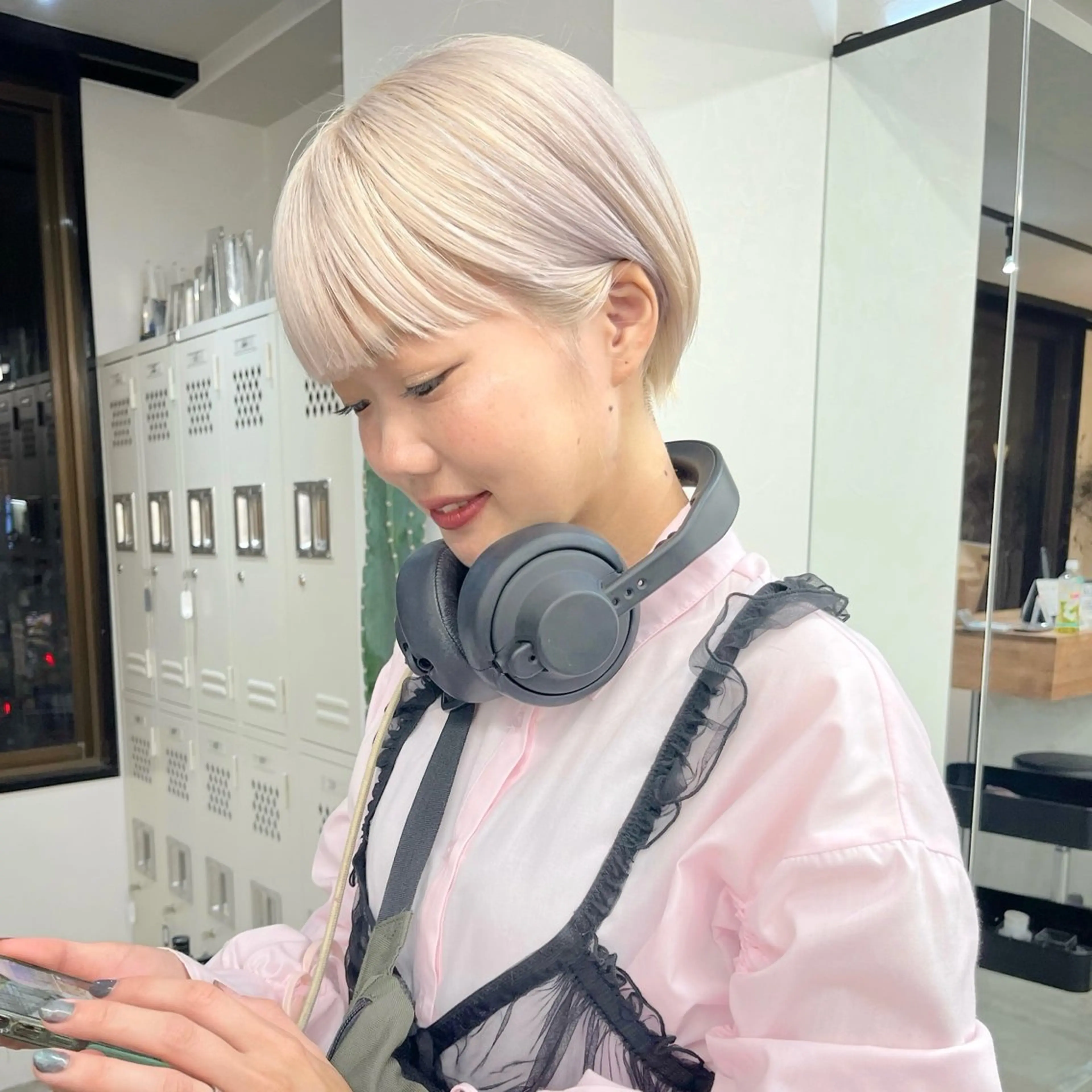 ショート カラー 丸みショート ブリーチ ハイトーンカラー ブリーチなしカラー ボブ カット ヘアカラー トリートメント 朝がちょっと楽しくな るshort･bobのヘアスタイル