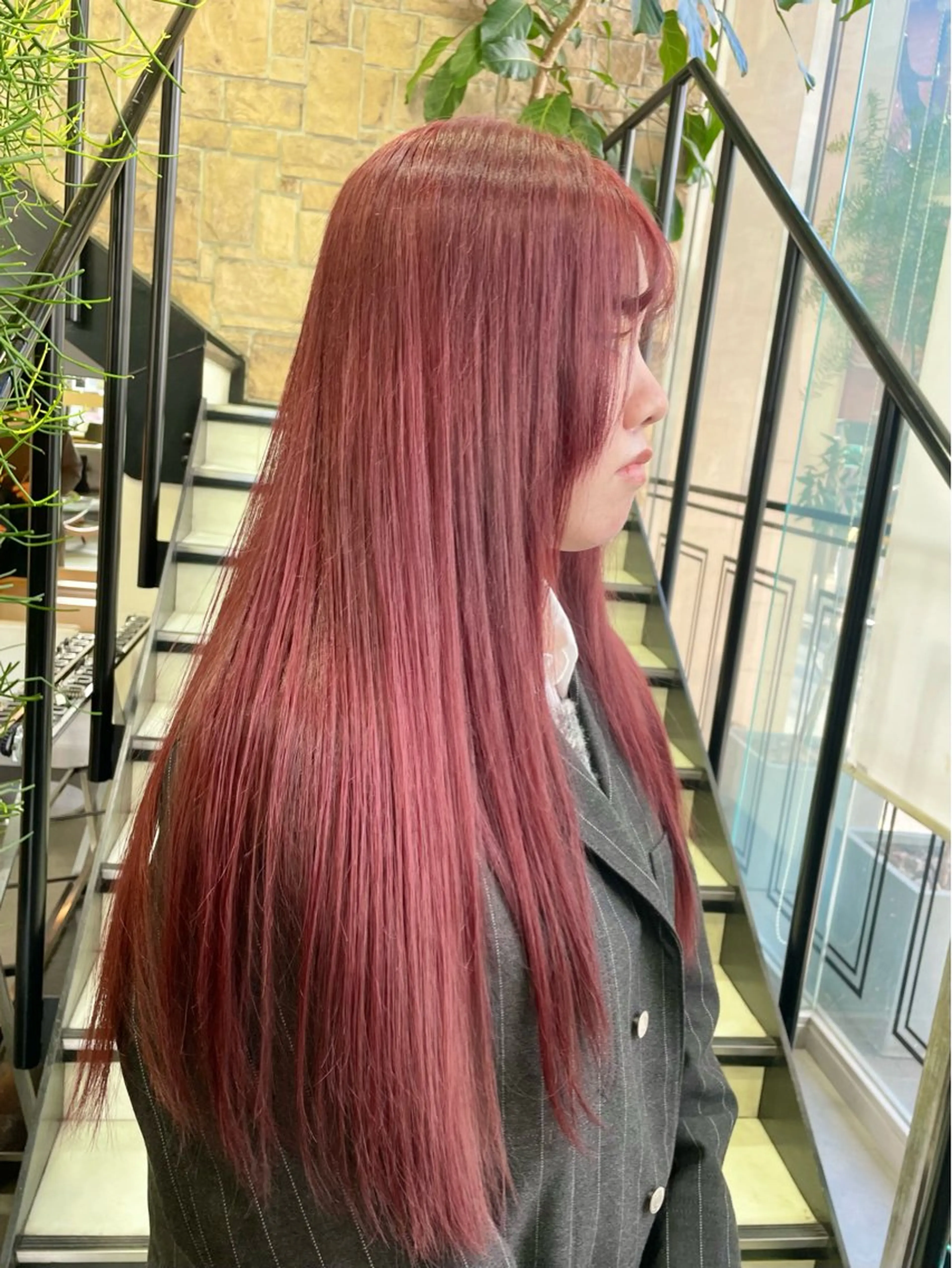 ロング レッドブラウン ハギワラ ミナコのヘアスタイル