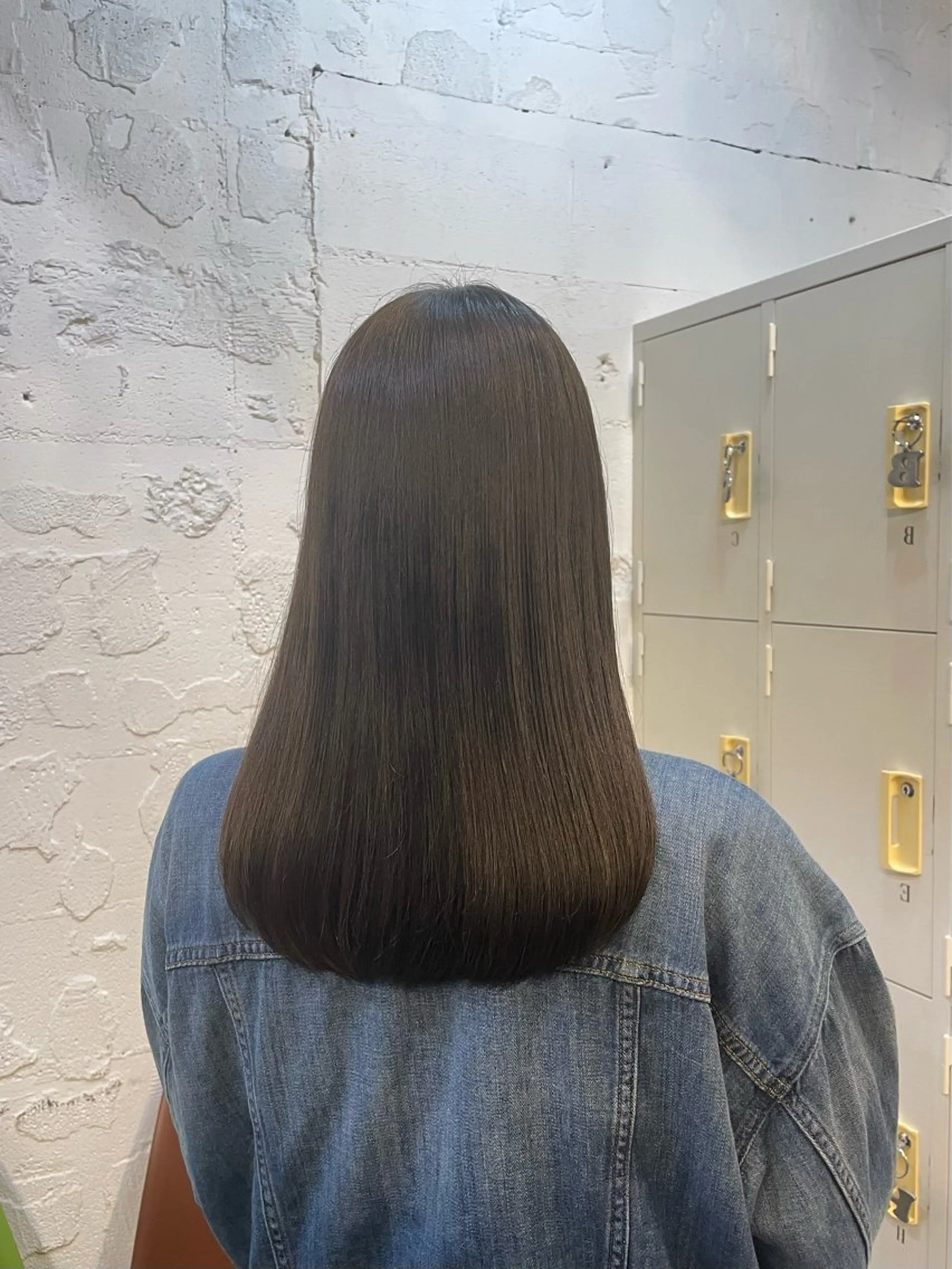セミロング ヘアカラー トリートメント 顔まわりレイヤー🎀 くぼやま　みおのヘアスタイル