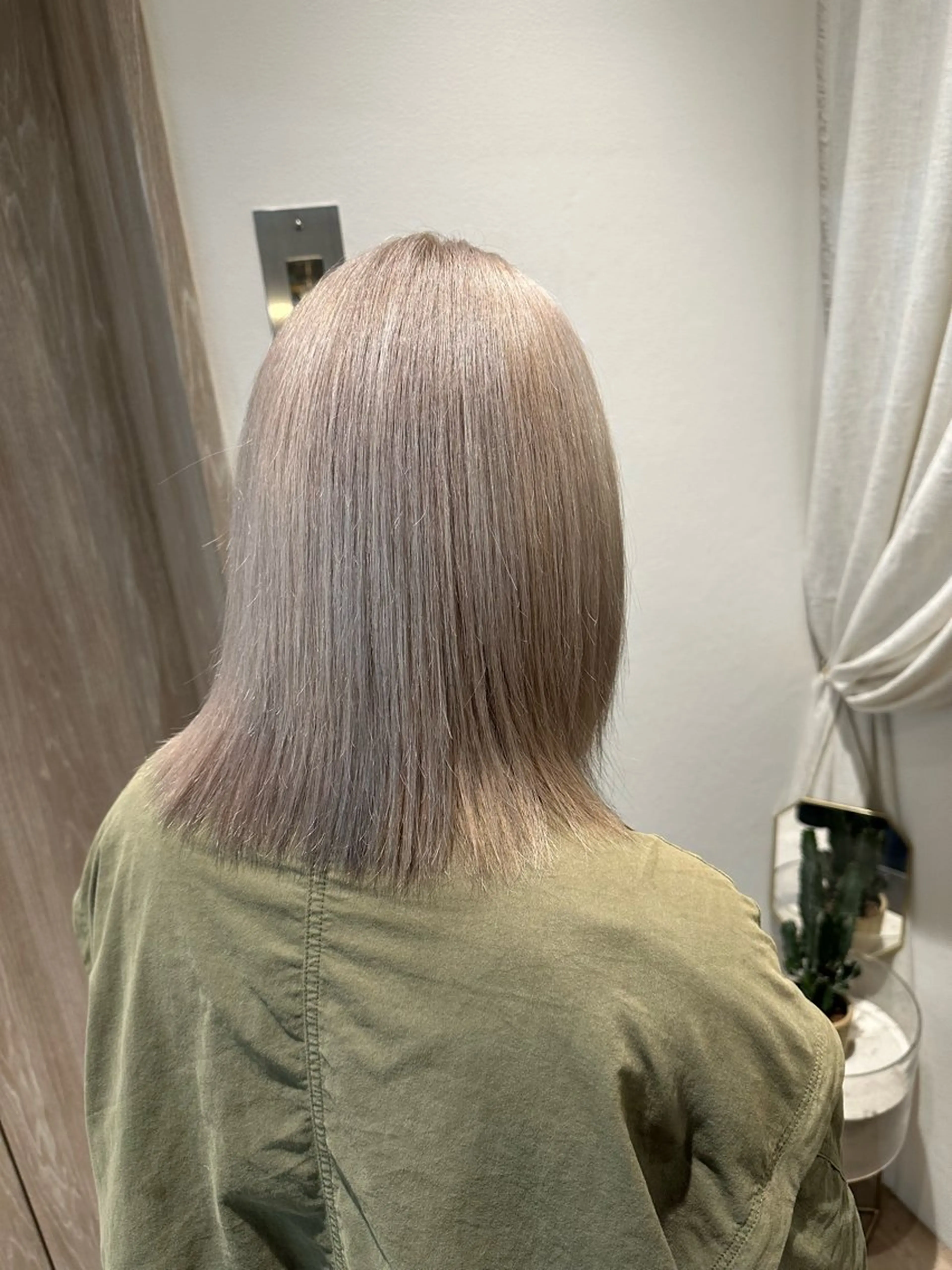 ミディアム カラー ブリーチ ダブルカラー ヘアカラー トリートメント 縮毛矯正💎ショート /パーマ❣️ともきのヘアスタイル