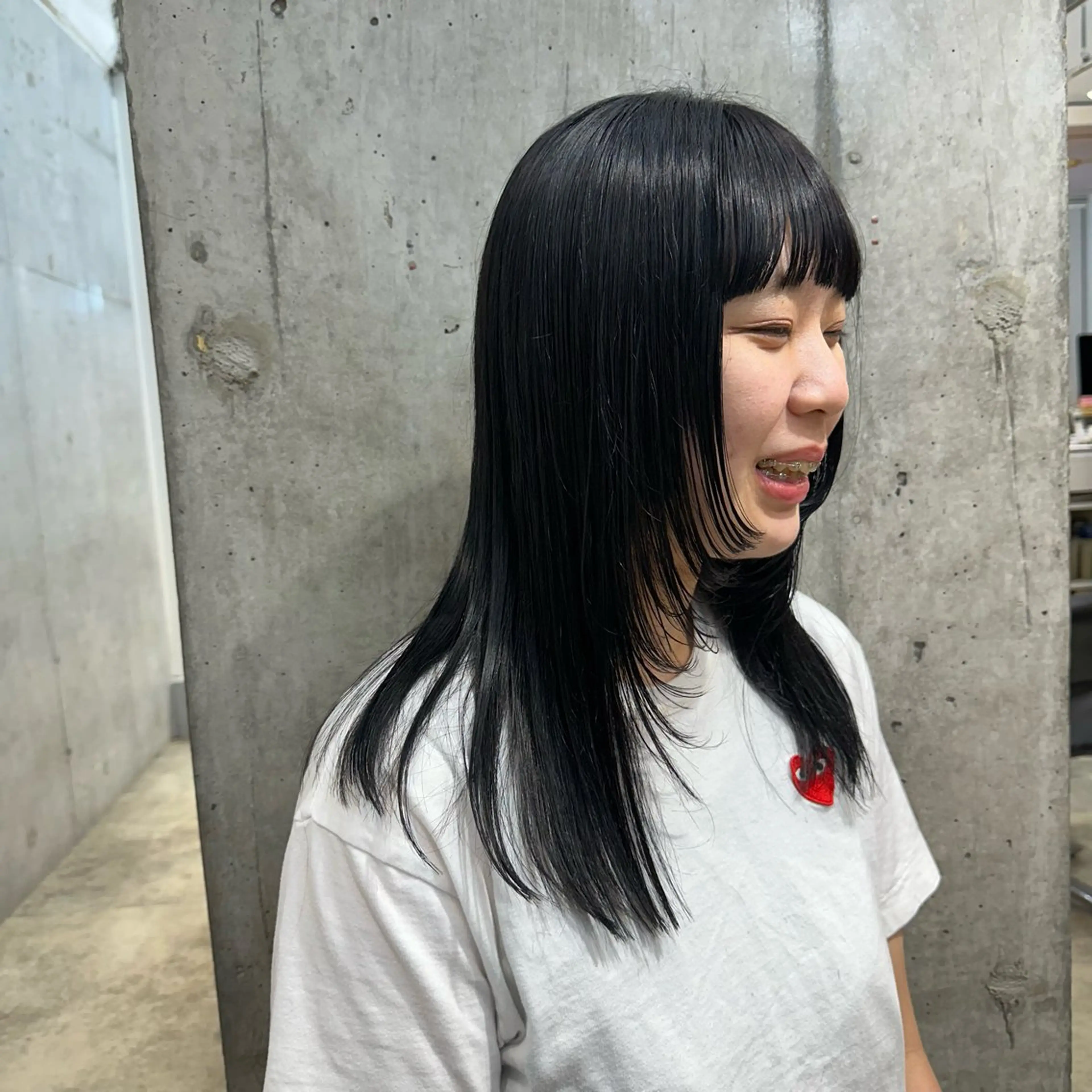 ミディアム カラー 顔まわりレイヤー レイヤーカット ヘアカラー さとう あやかのヘアスタイル