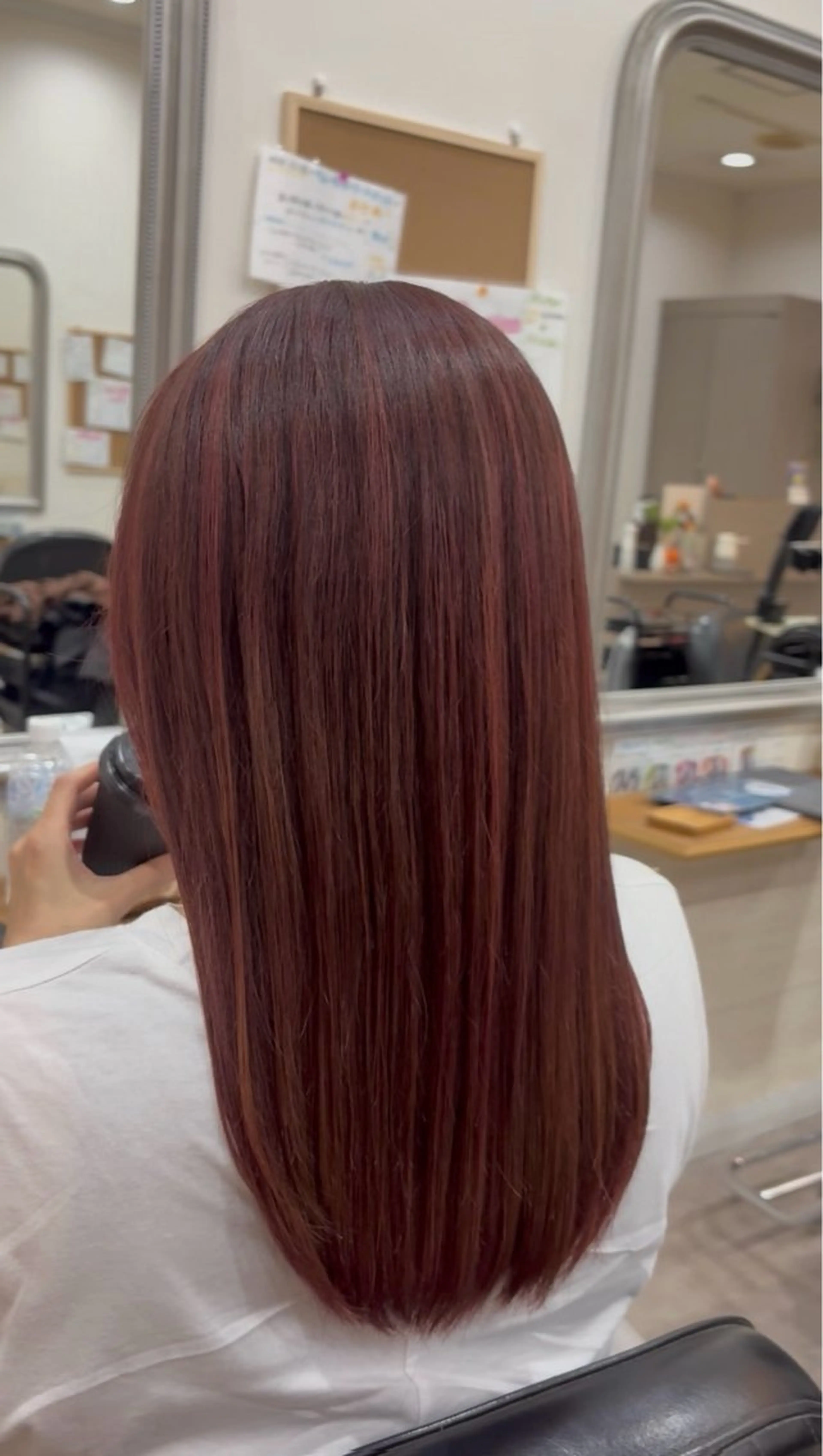 セミロング カラー ブリーチ ブリーチなしカラー レッドカラー カット ヘアカラー トリートメント 艶髪🥣透明感カラー 🫧前田奈津実のヘアスタイル