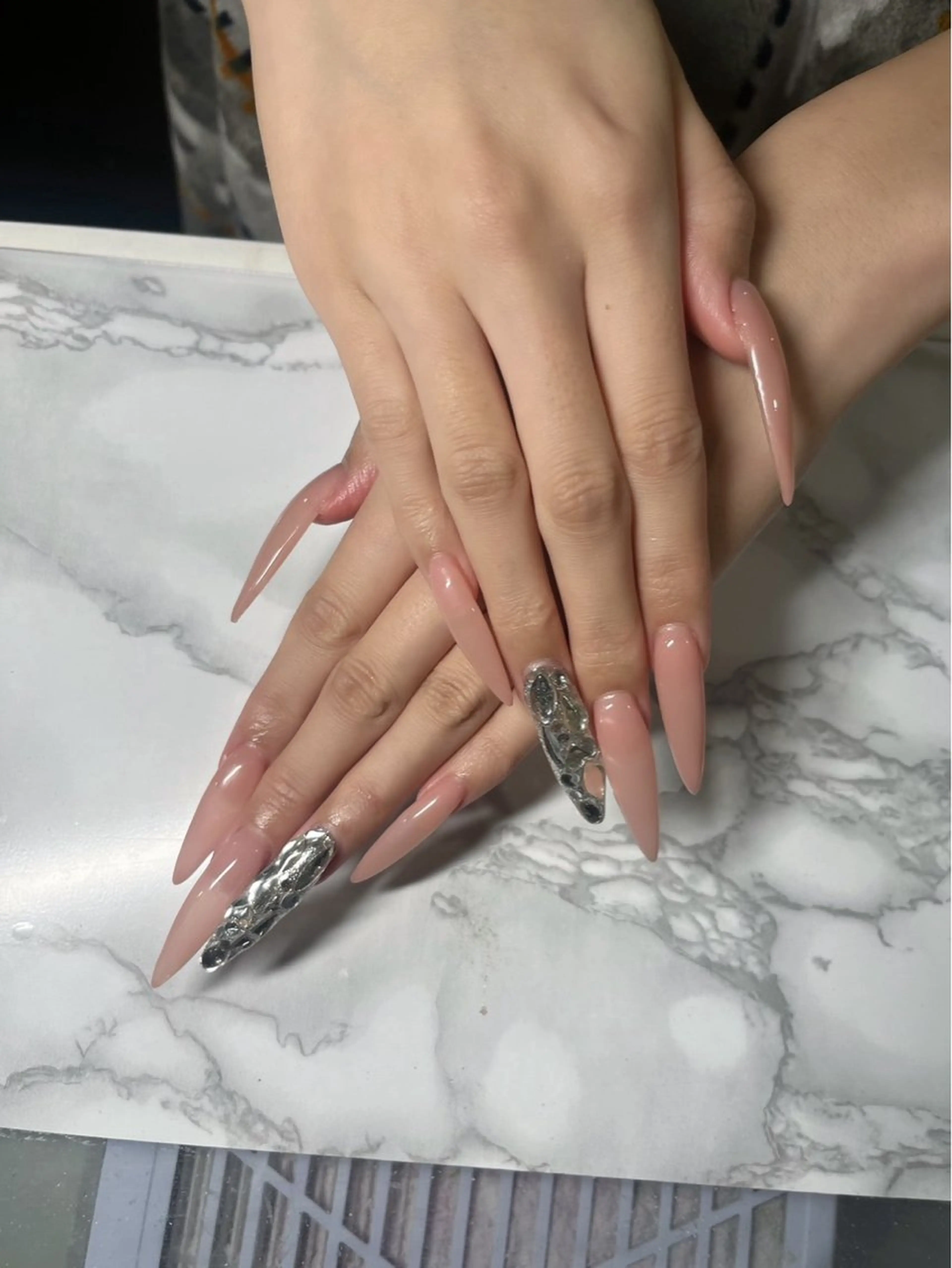 オフ込みハンドネイル(2本アート)の写真