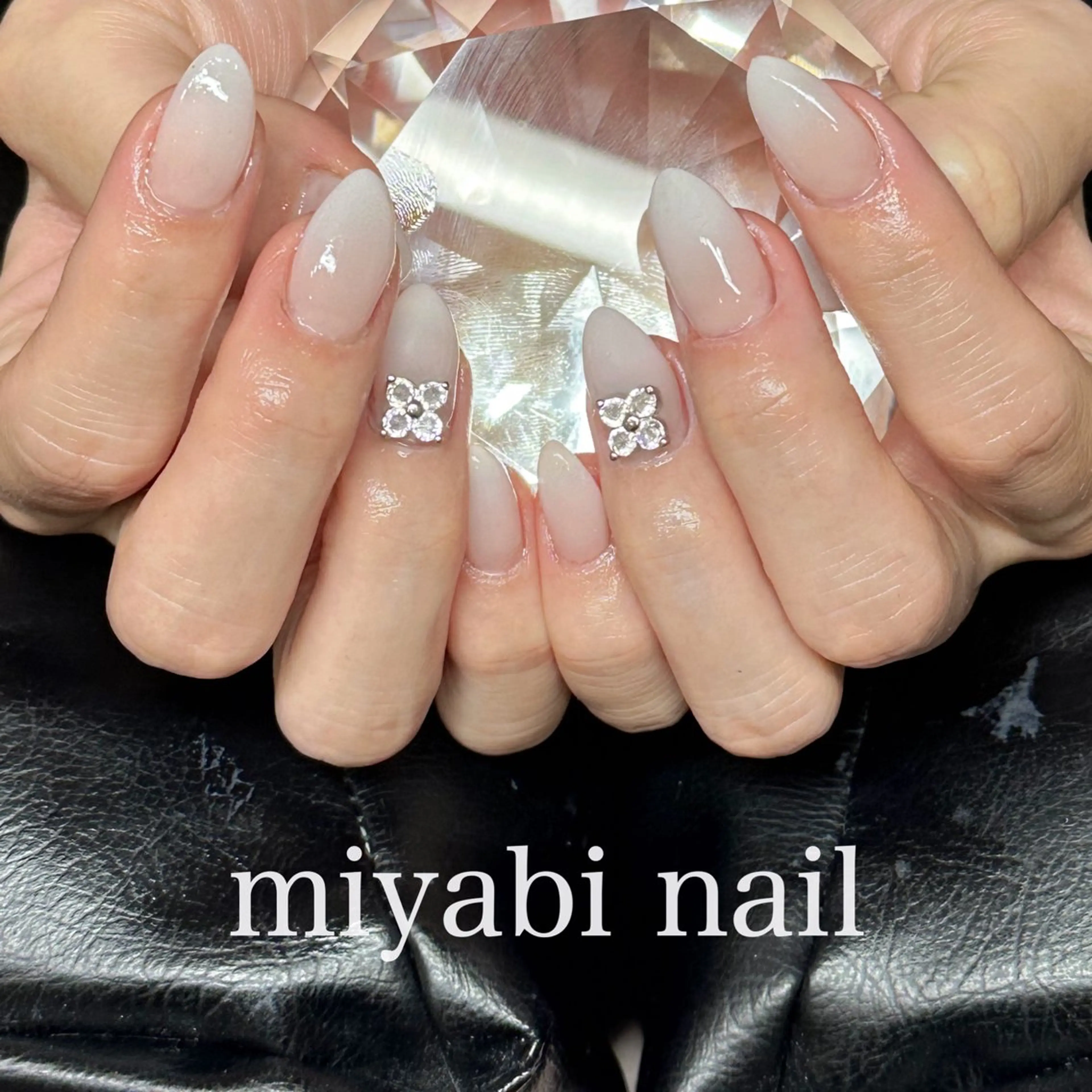 ネイル ジェルネイル グラデーション ピンク 春ネイル ホワイト ハンドネイル miyabi nail 桂川駅近くのネイルデザイン