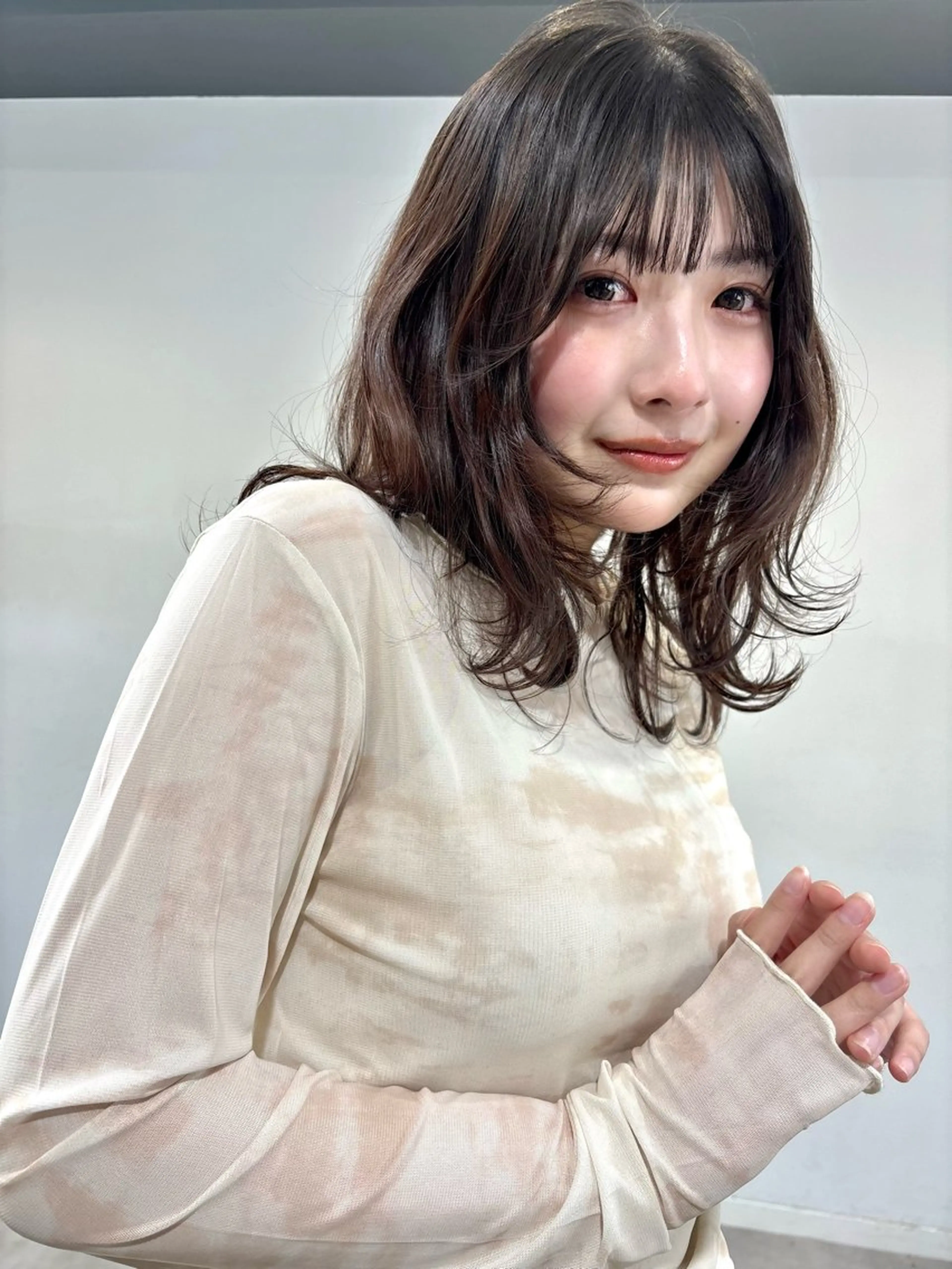 ミディアム カラー 流行りのレイヤーカッ ト得意💖akariのヘアスタイル