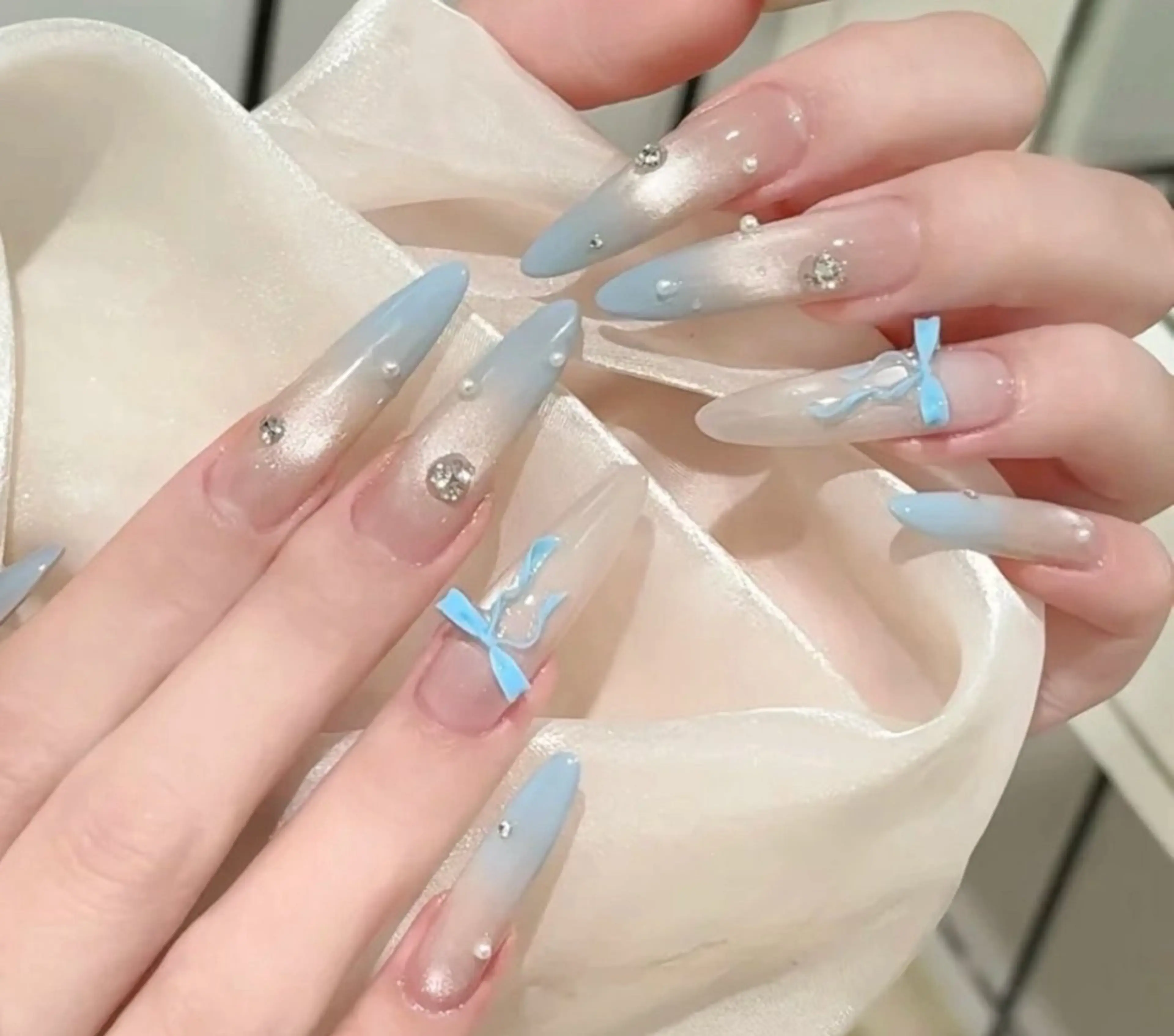 ネイル 長さ出し フレンチネイル ジェルネイル ガラスフレンチ グラデーション ハンドネイル iNEKO所属・Lee Leeのネイルデザイン