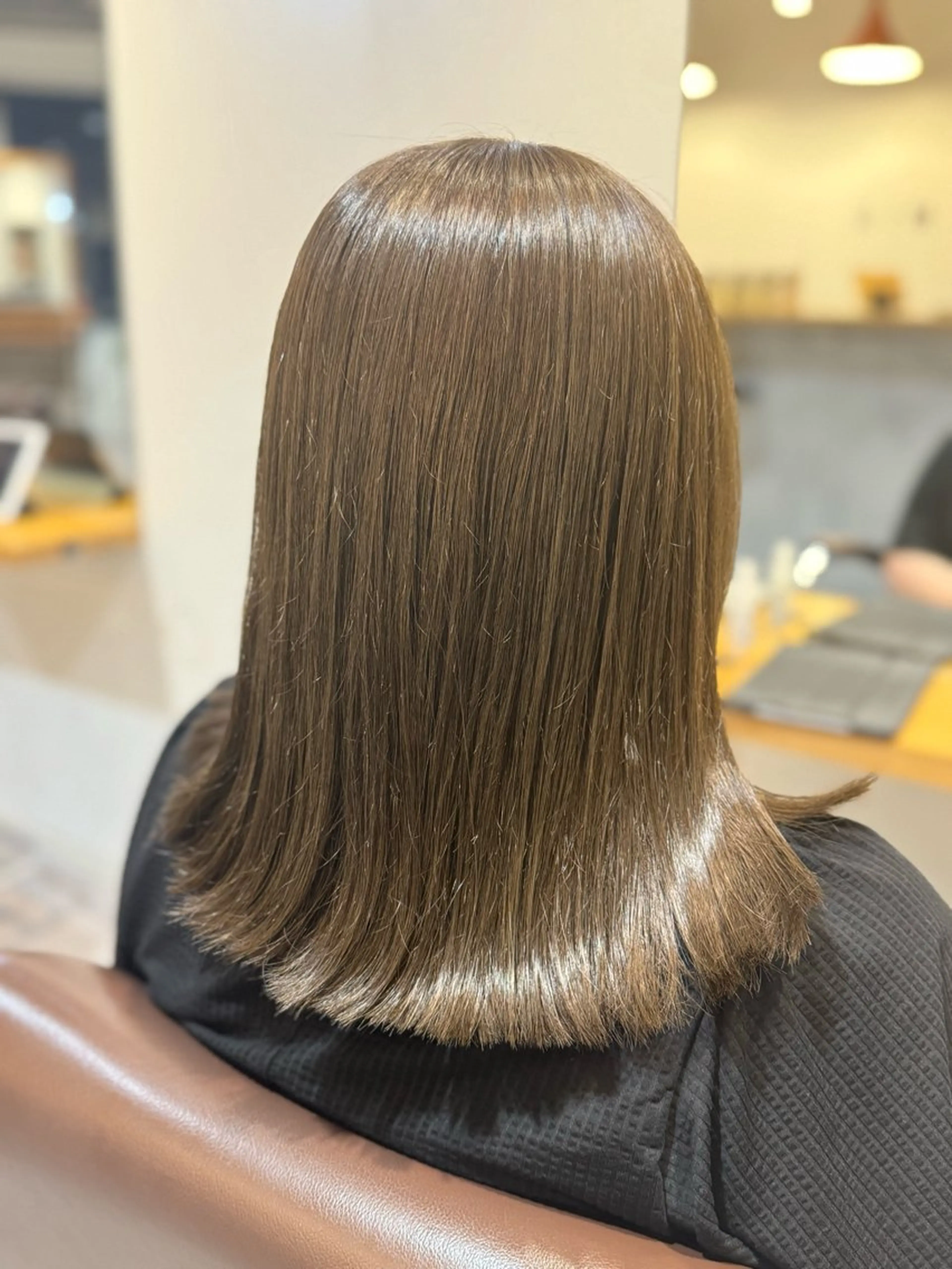 ミディアム カラー ベージュカラー オリーブベージュ MIA 菅原のヘアスタイル