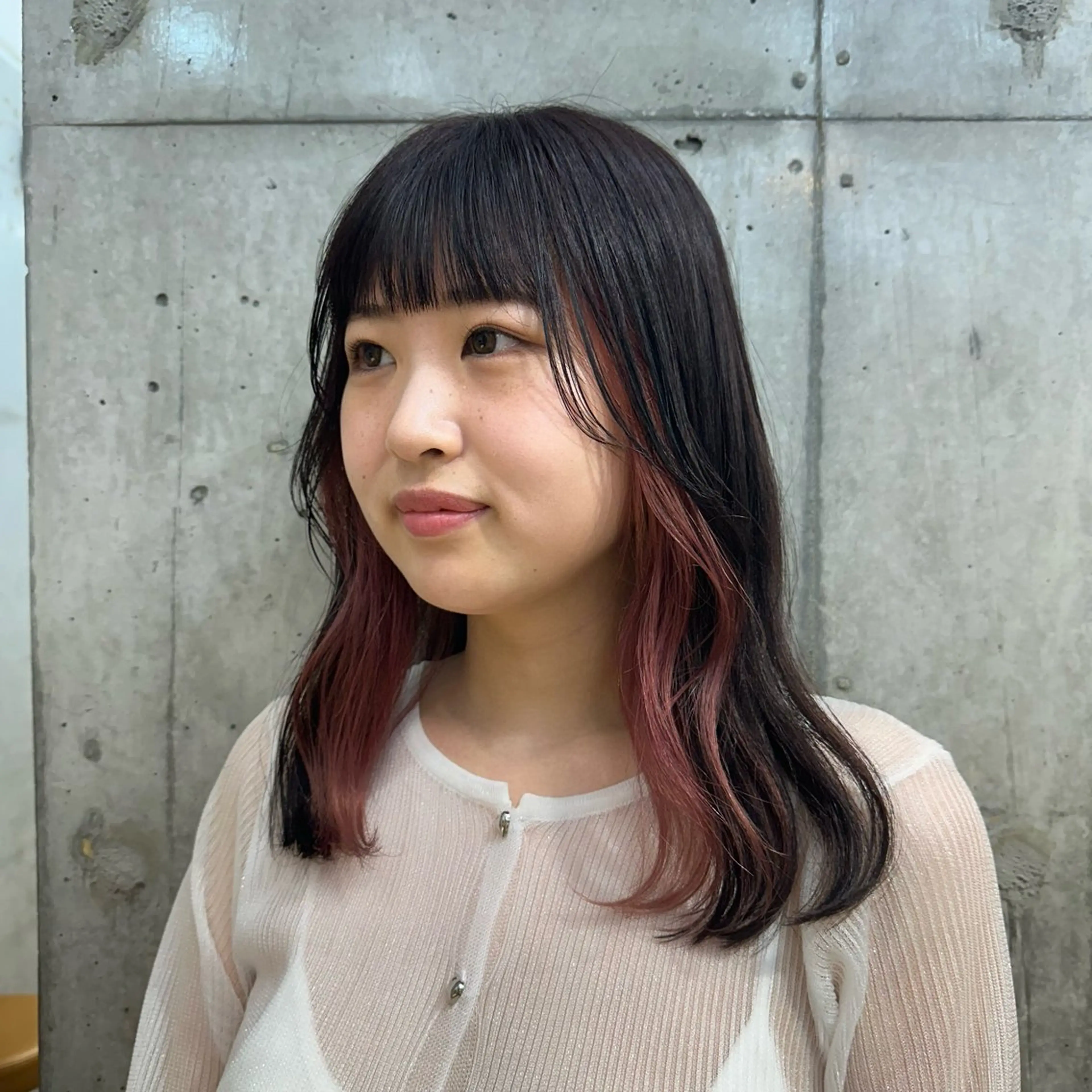 ミディアム カラー イヤリングカラー ピンクカラー ヘアカラー さとう あやかのヘアスタイル