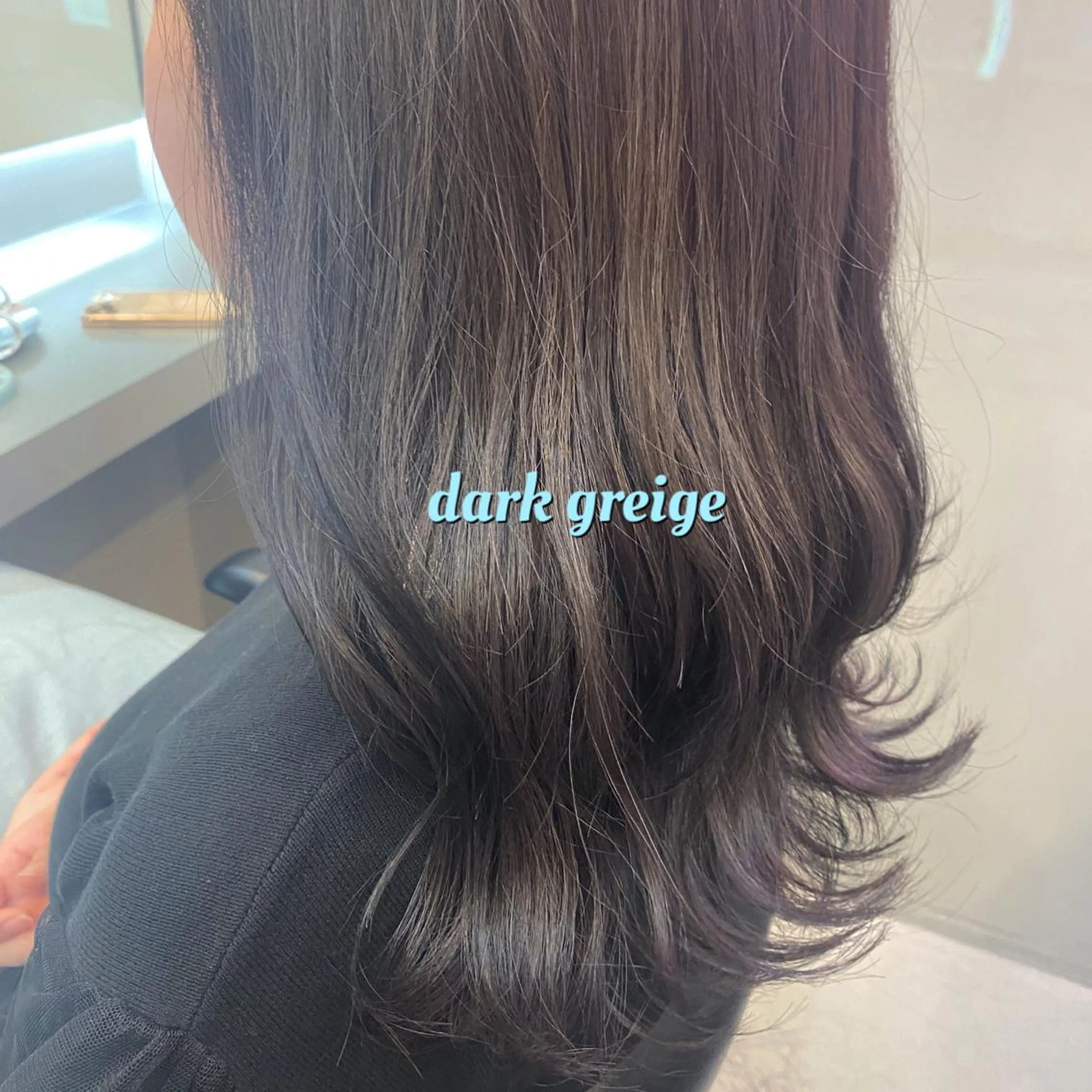 セミロング カラー 岡野 静華のヘアスタイル