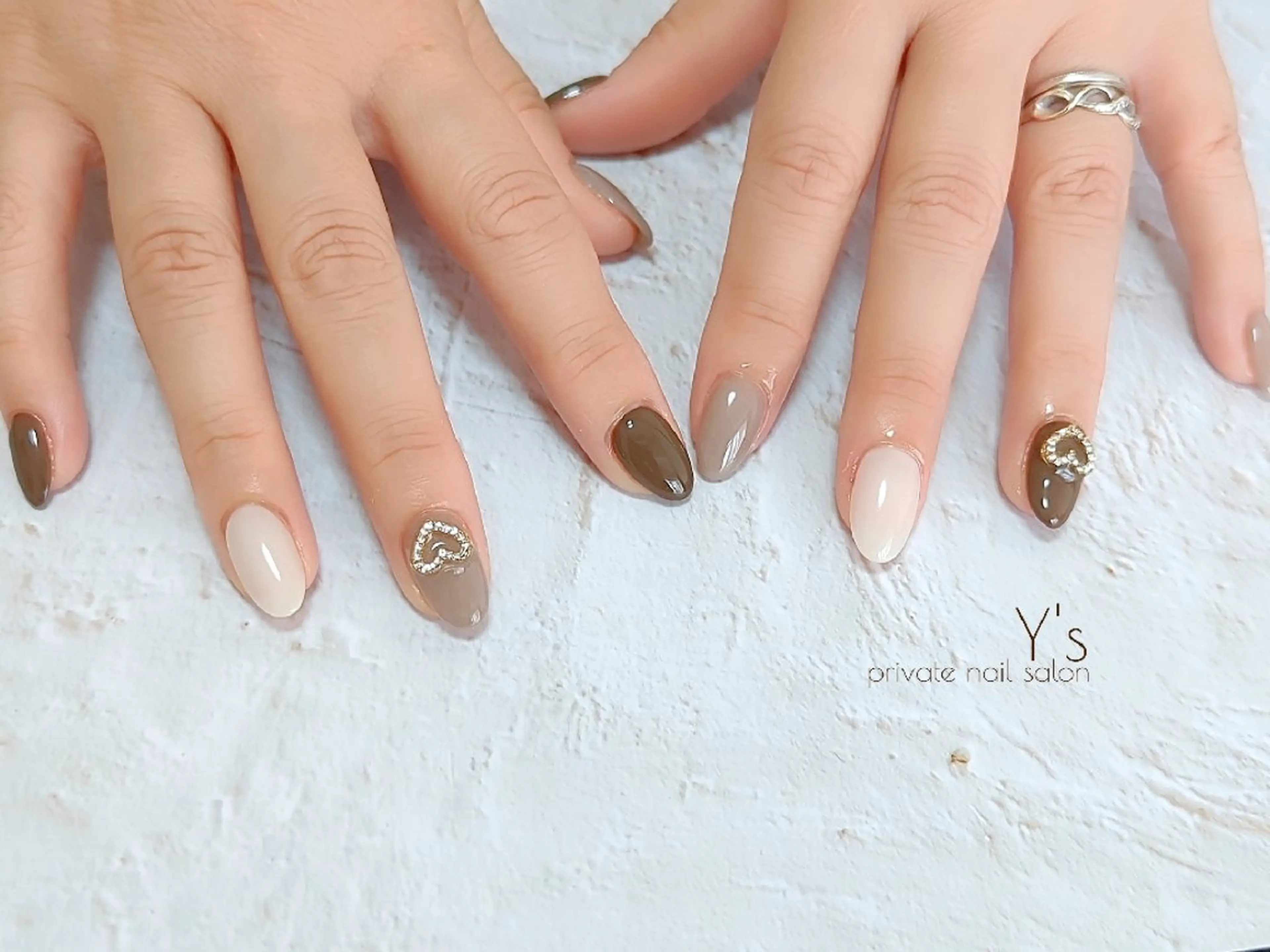 ネイル YUMI NAGAI  のネイルデザイン