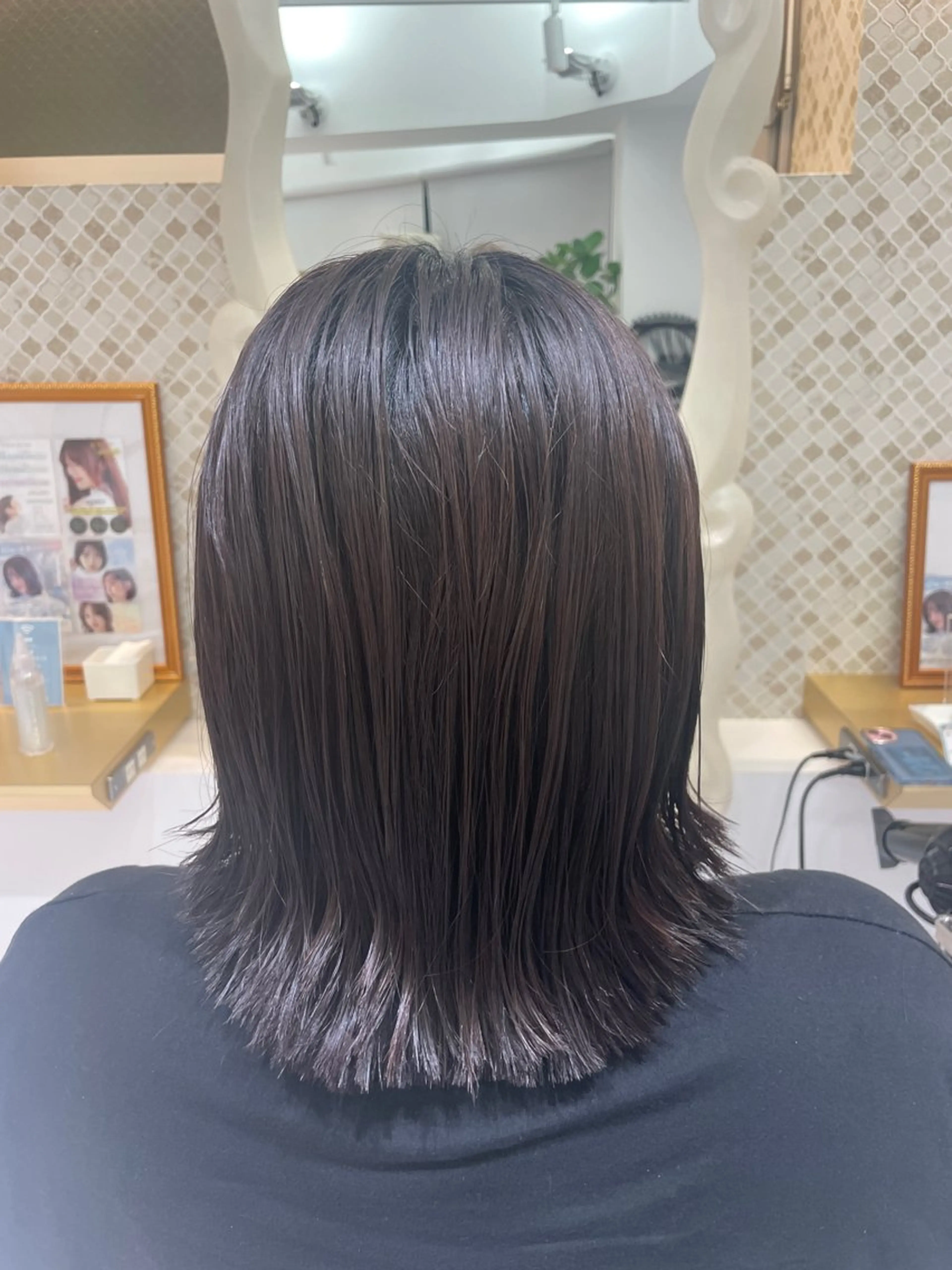 ミディアム カラー 切りっぱなしボブ ボブ トリートメント カット トリートメント 佐藤 綾郁のヘアスタイル