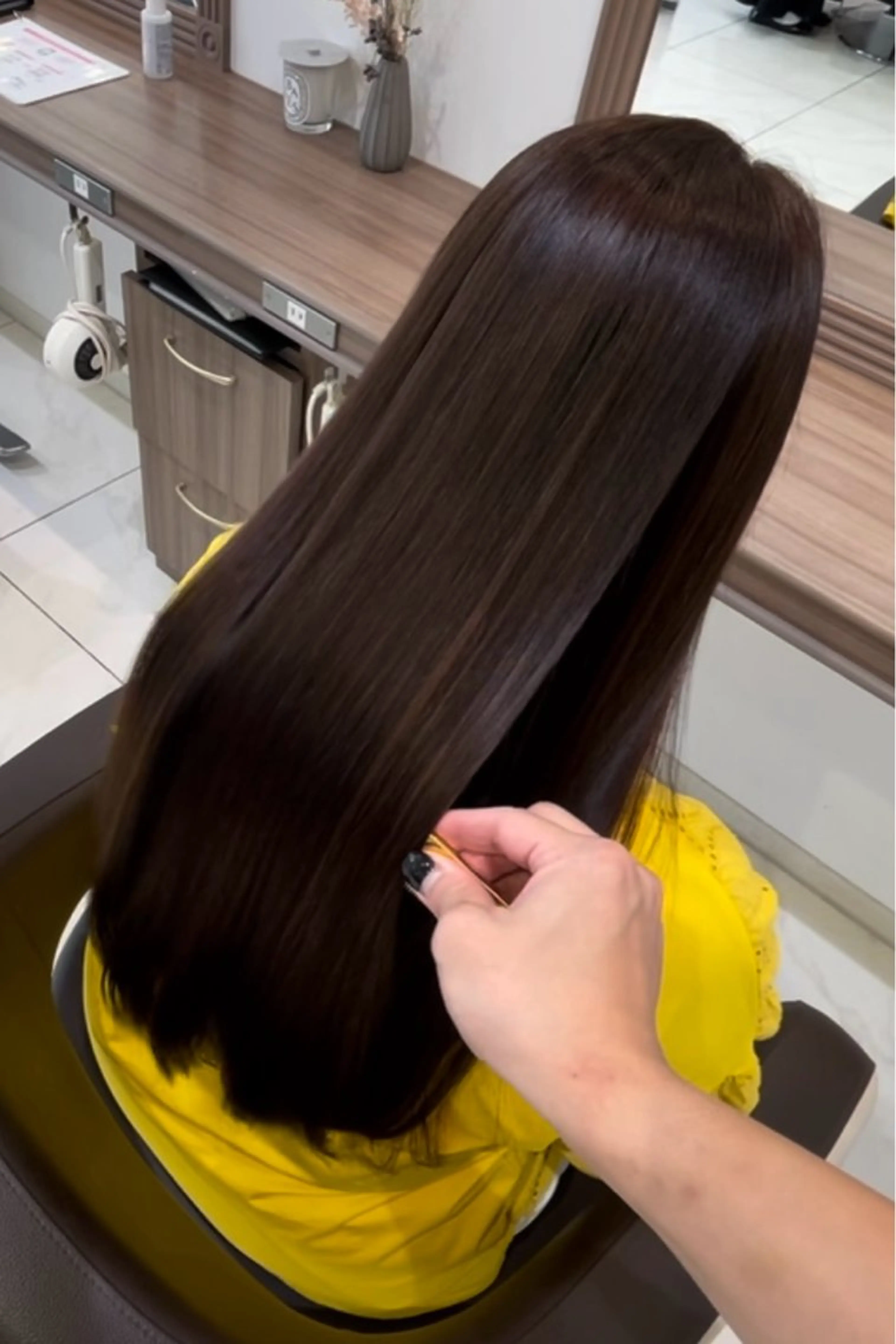 ロング 縮毛矯正/髪質改善 継続する美髪のヘアスタイル