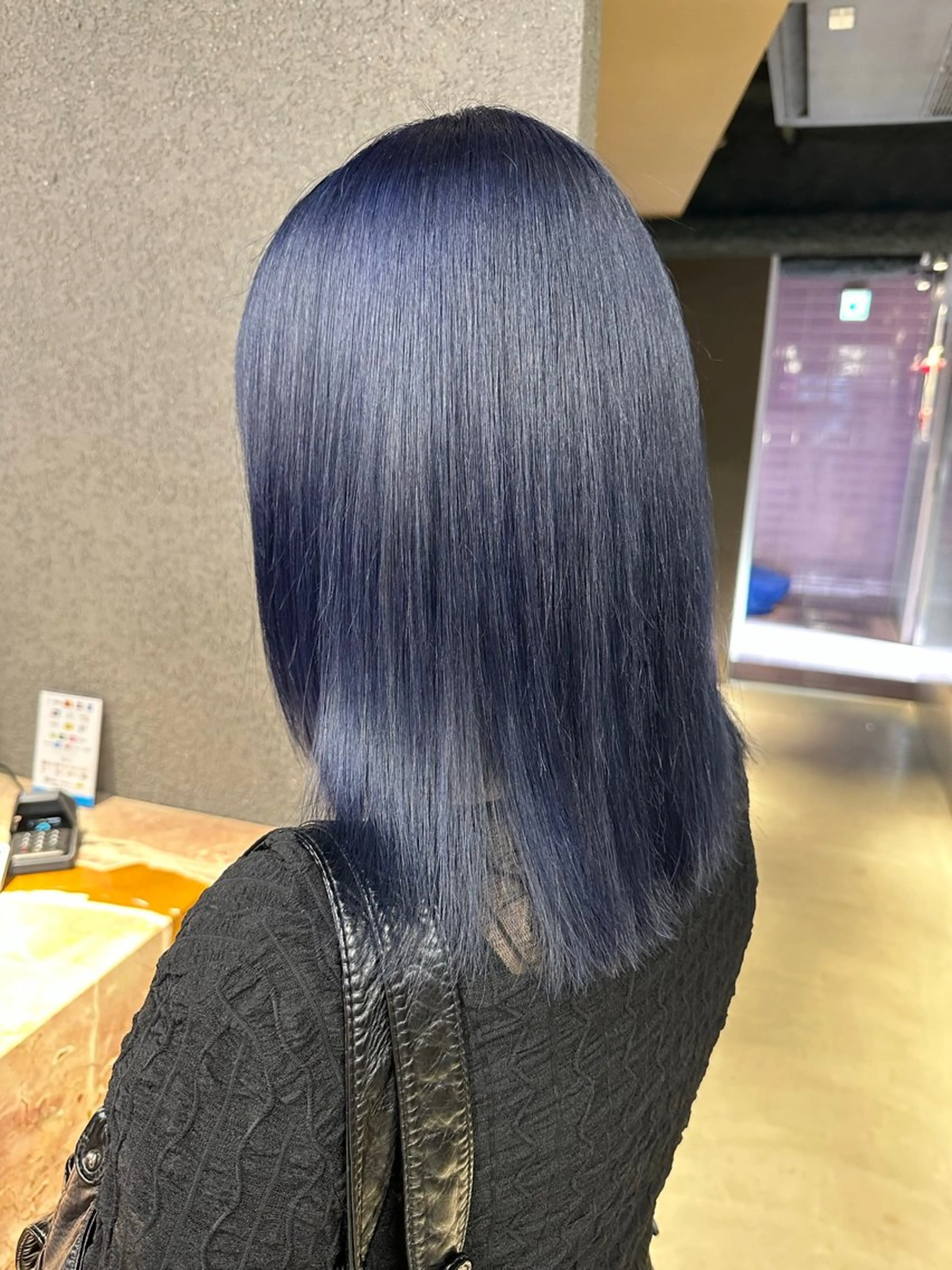 セミロング カラー ハイトーン/ 縮毛矯正のヘアスタイル