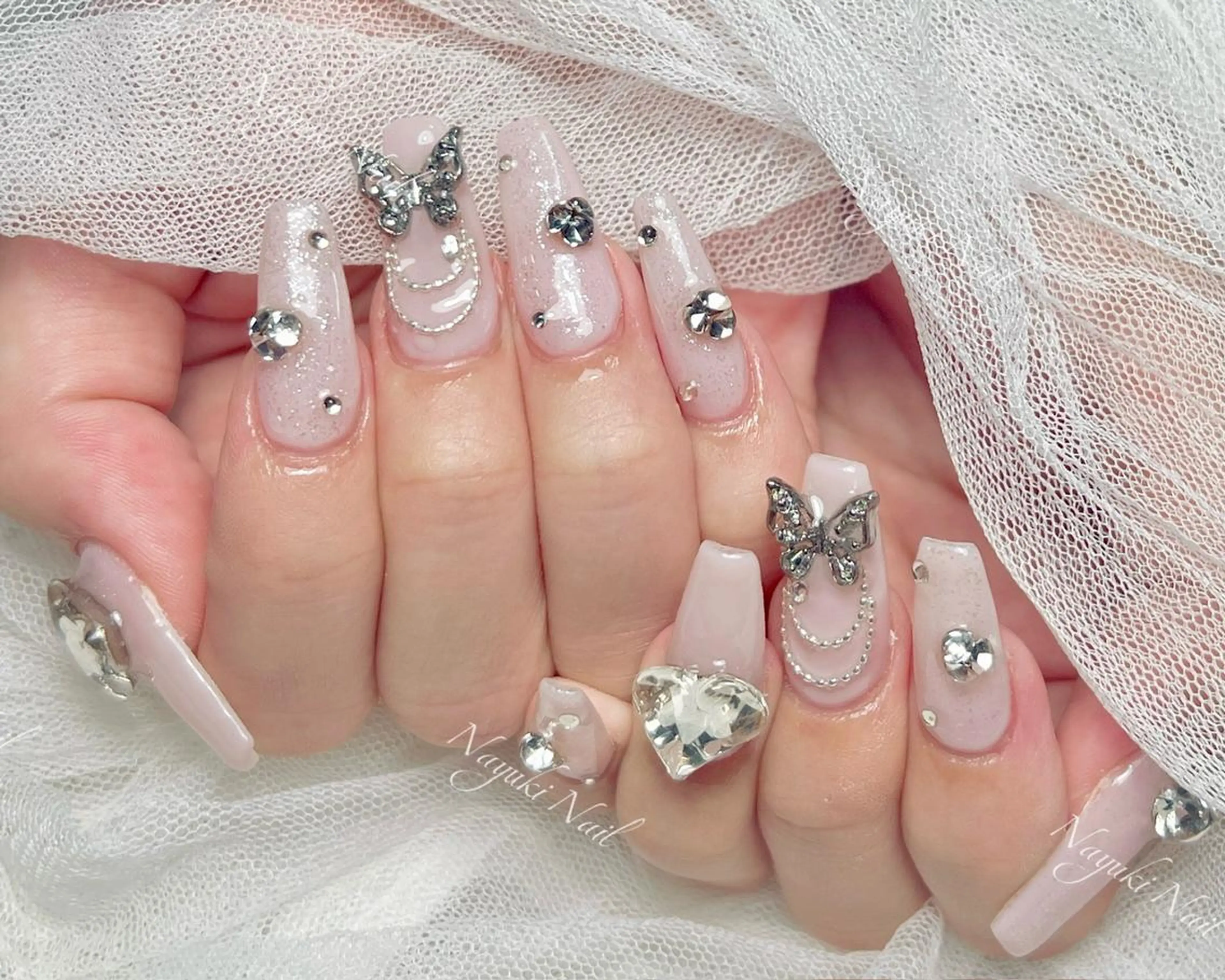 ネイル 🦋 Queenieのネイルデザイン