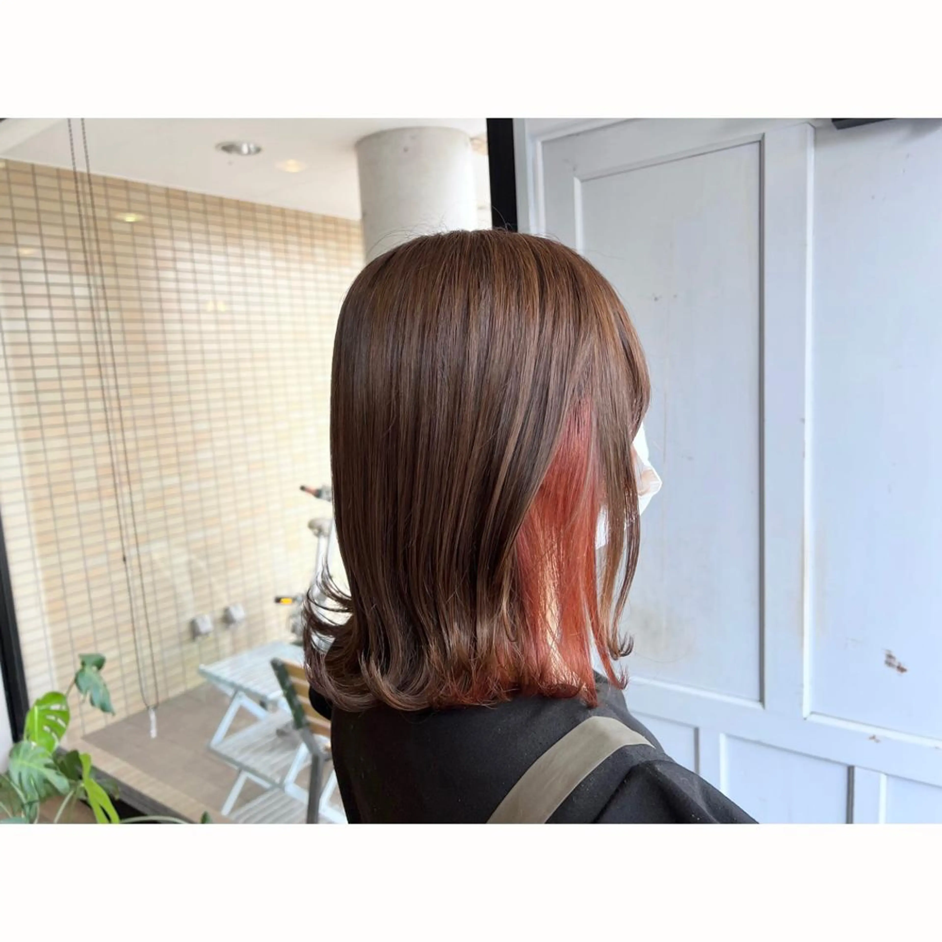 ミディアム カラー イヤリングカラー ヘアカラー トリートメント ツキダテ ユイのヘアスタイル