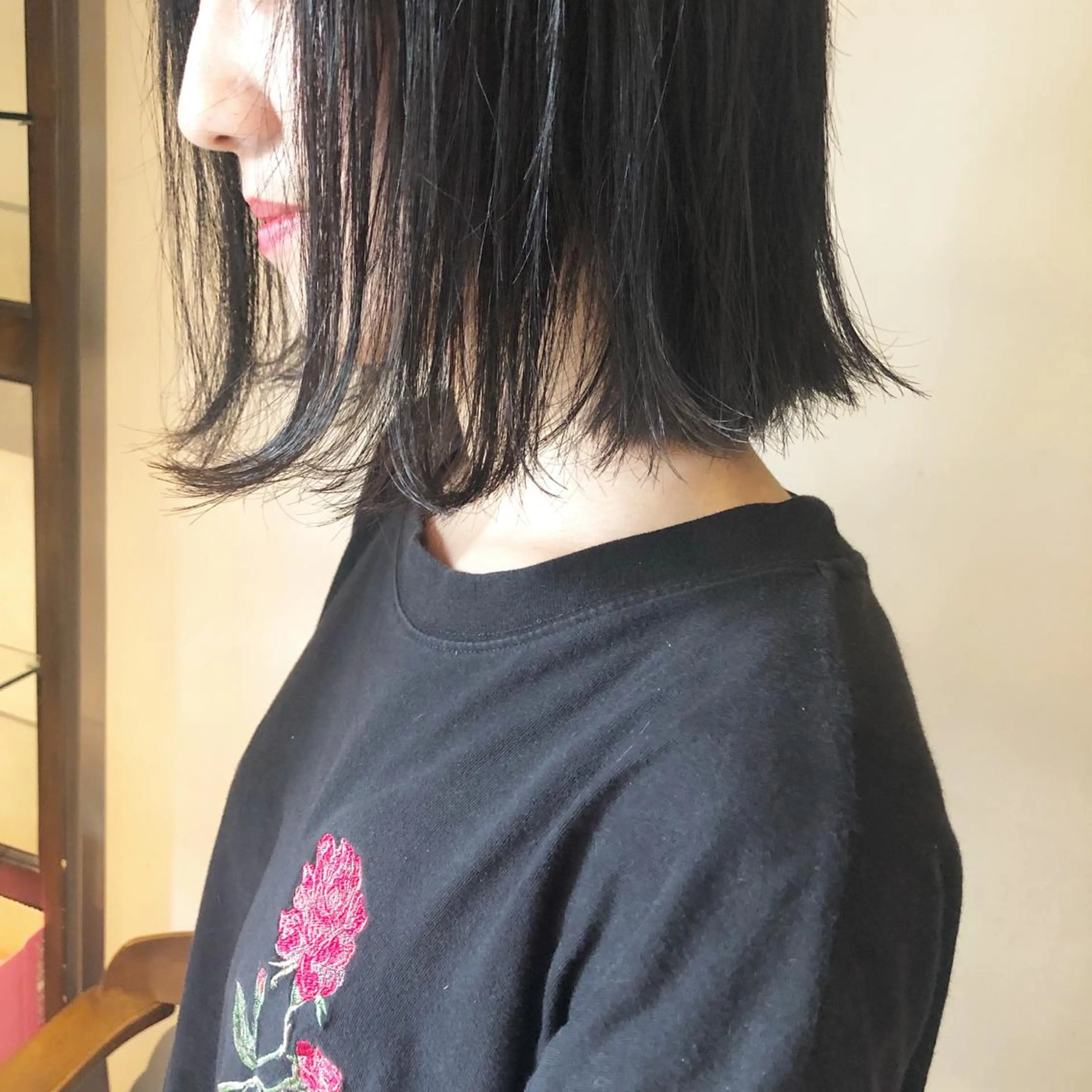 ショート カラー 切りっぱなしボブ ボブ 吉川 愛美李のヘアスタイル