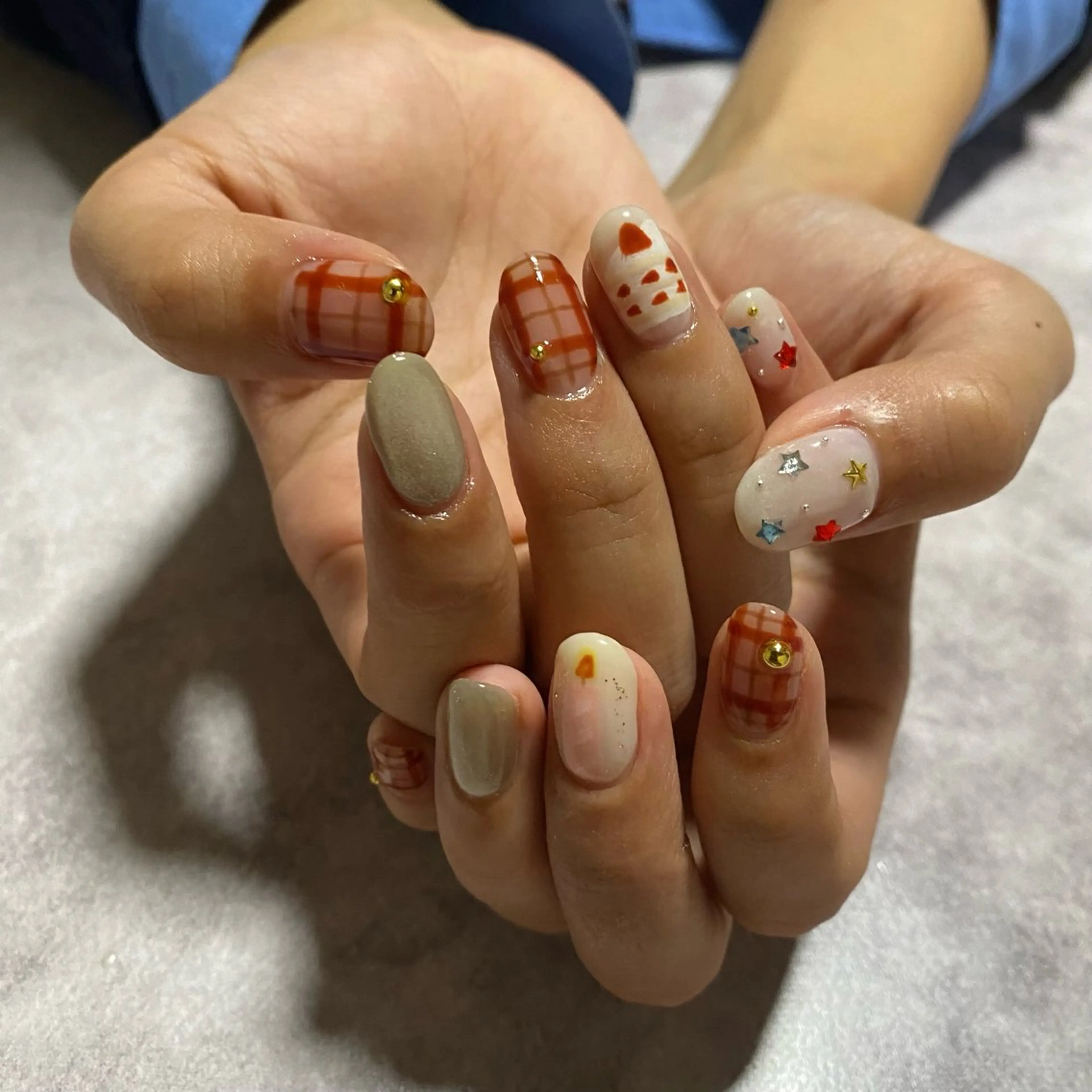 ネイル ニュアンスネイル 冬ネイル クリスマス ハンドネイル to.所属・to nailのネイルデザイン