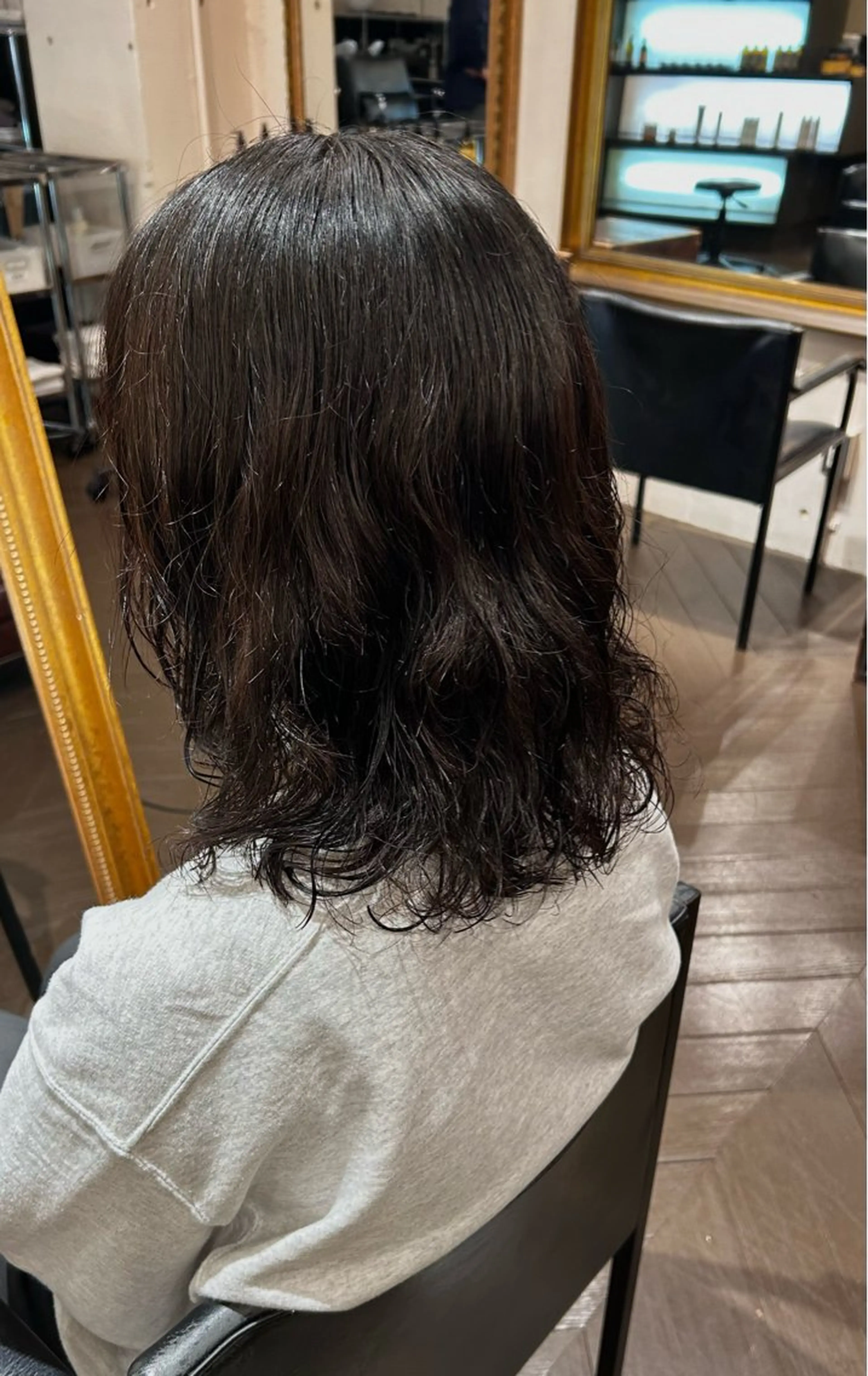 ミディアム L’HOMME BLANC所属・佐藤 優里奈のヘアスタイル