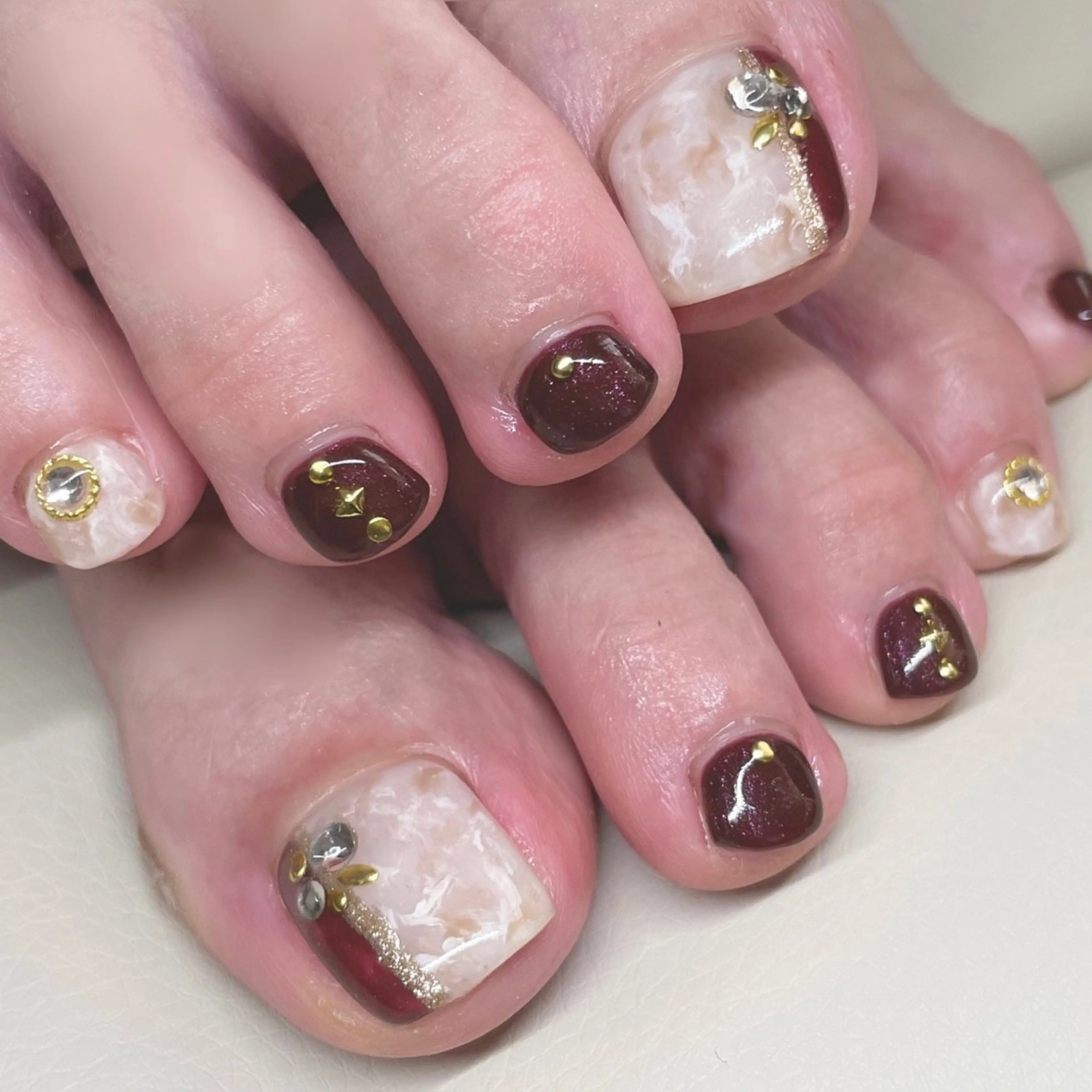 ネイル ボルドー フットネイル Nail Blue512所属・Nailist MINORIのネイルデザイン