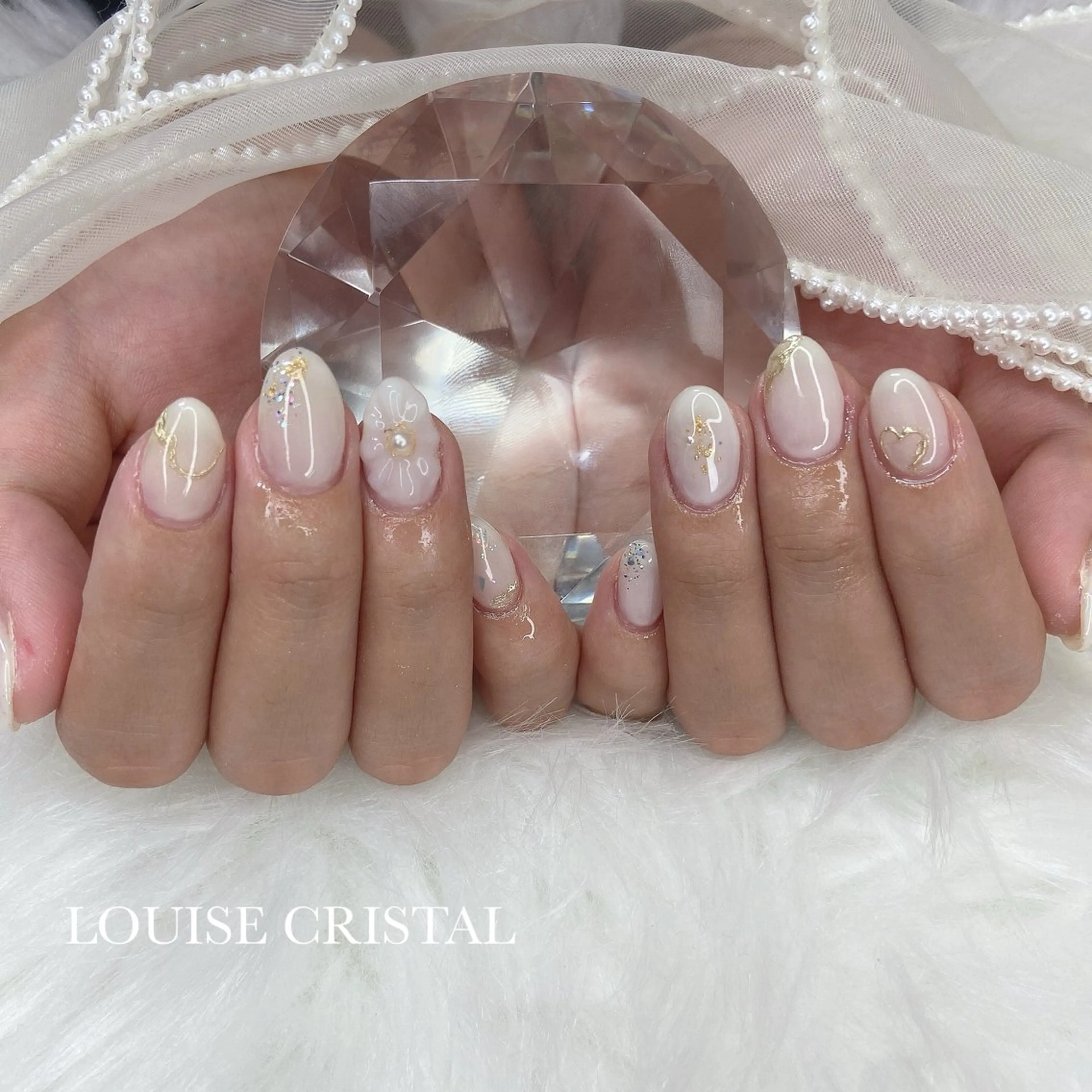 ネイル ハンドネイル LOUISE CRYSTALのネイルデザイン