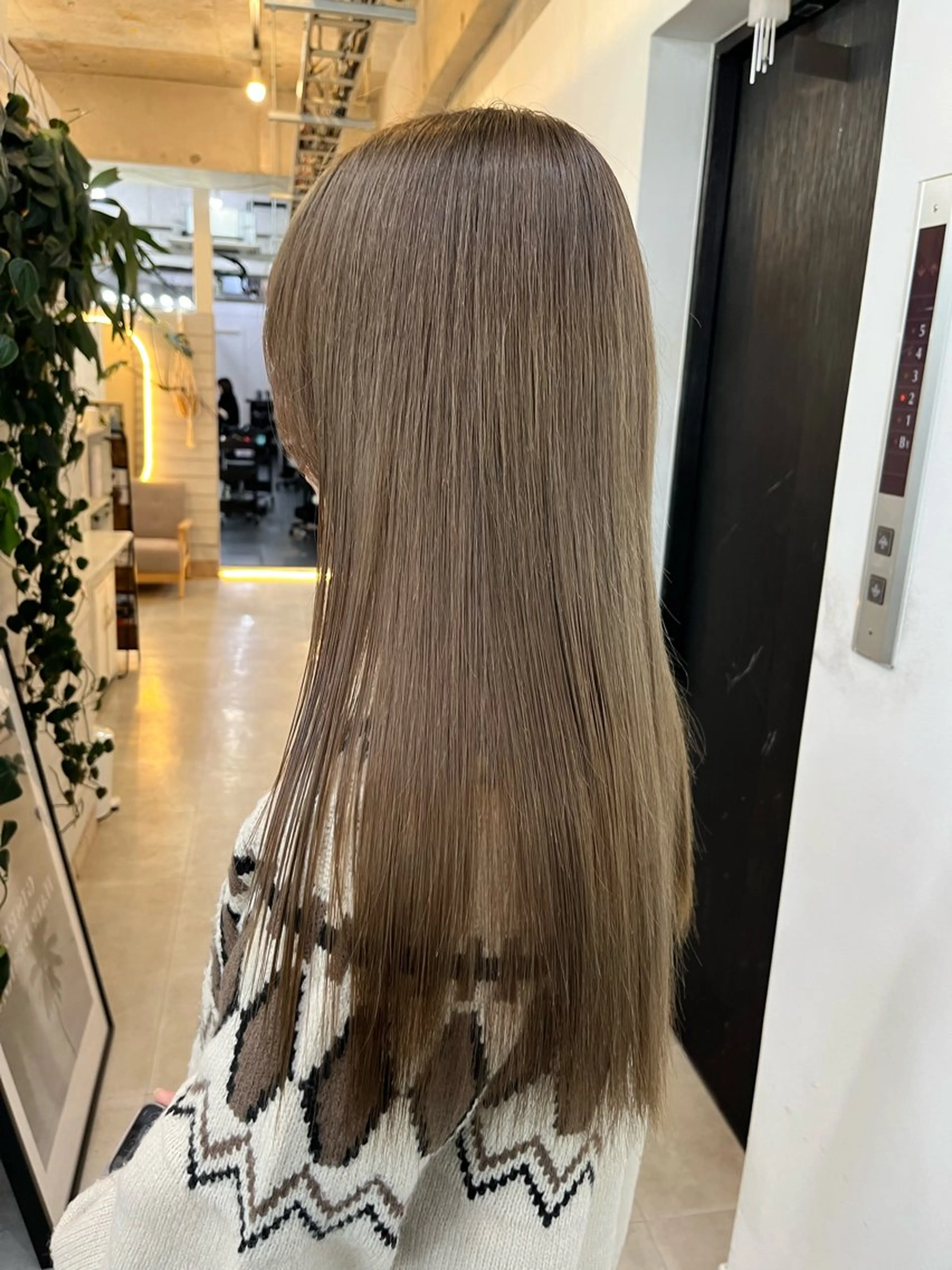 ロング カラー グレージュ ヘアカラー トリートメント 柔らかいヘアカラー 大成のヘアスタイル