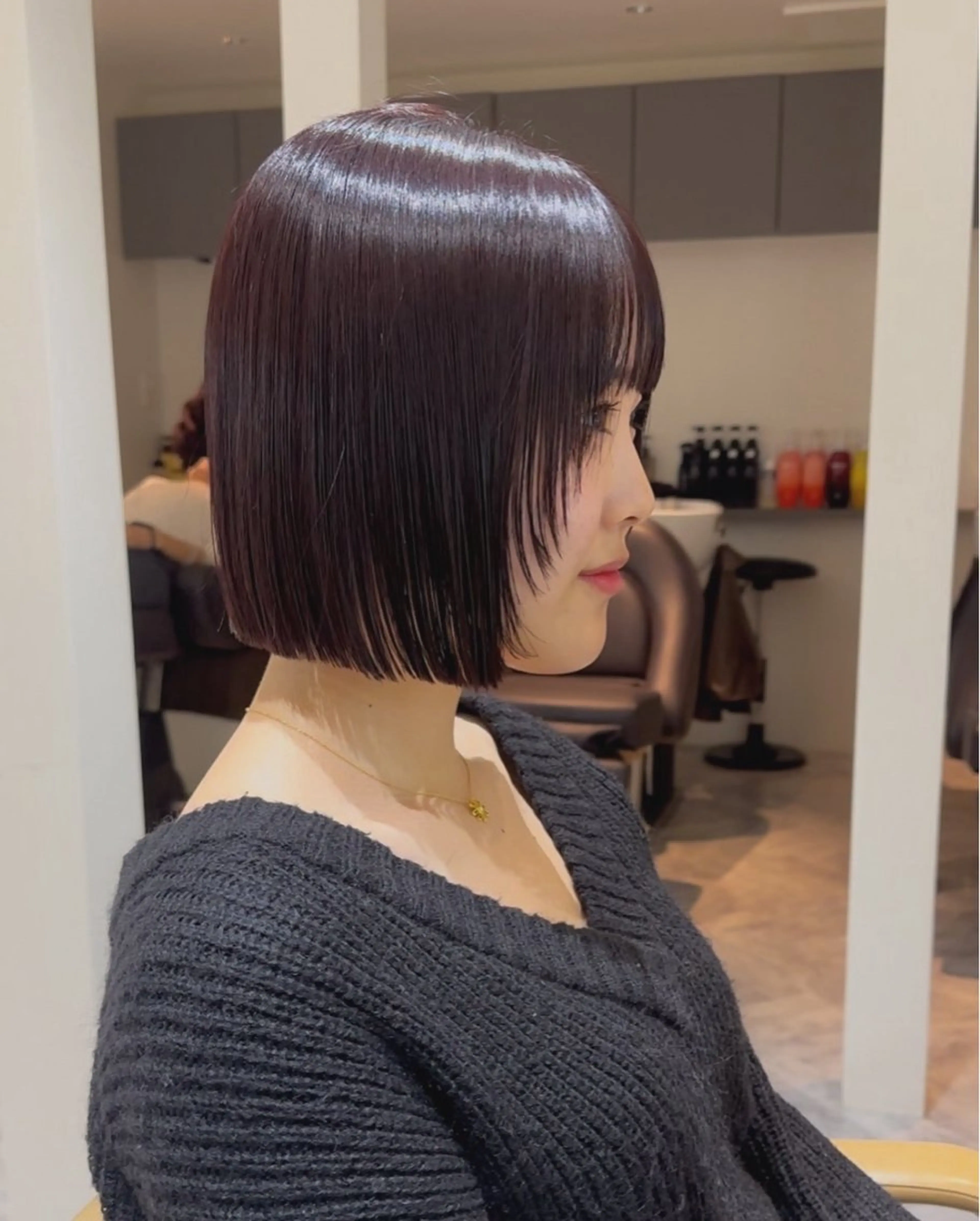 ショート カラー ブリーチ ボルドーカラー ハイトーンカラー ブリーチなしカラー ボブ REINA☁️透明感 カラー/ぷつっと♡のヘアスタイル