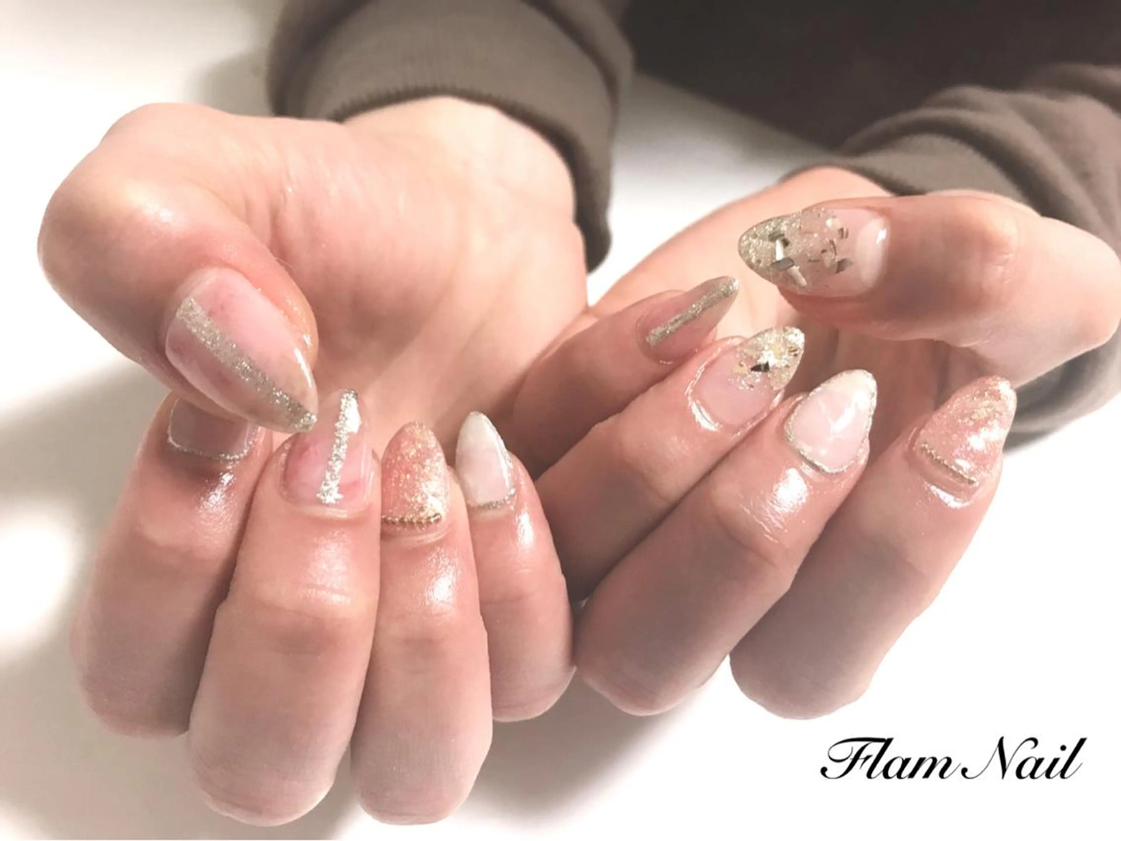 ネイル ゴールド ピンク Flam Nailのネイルデザイン