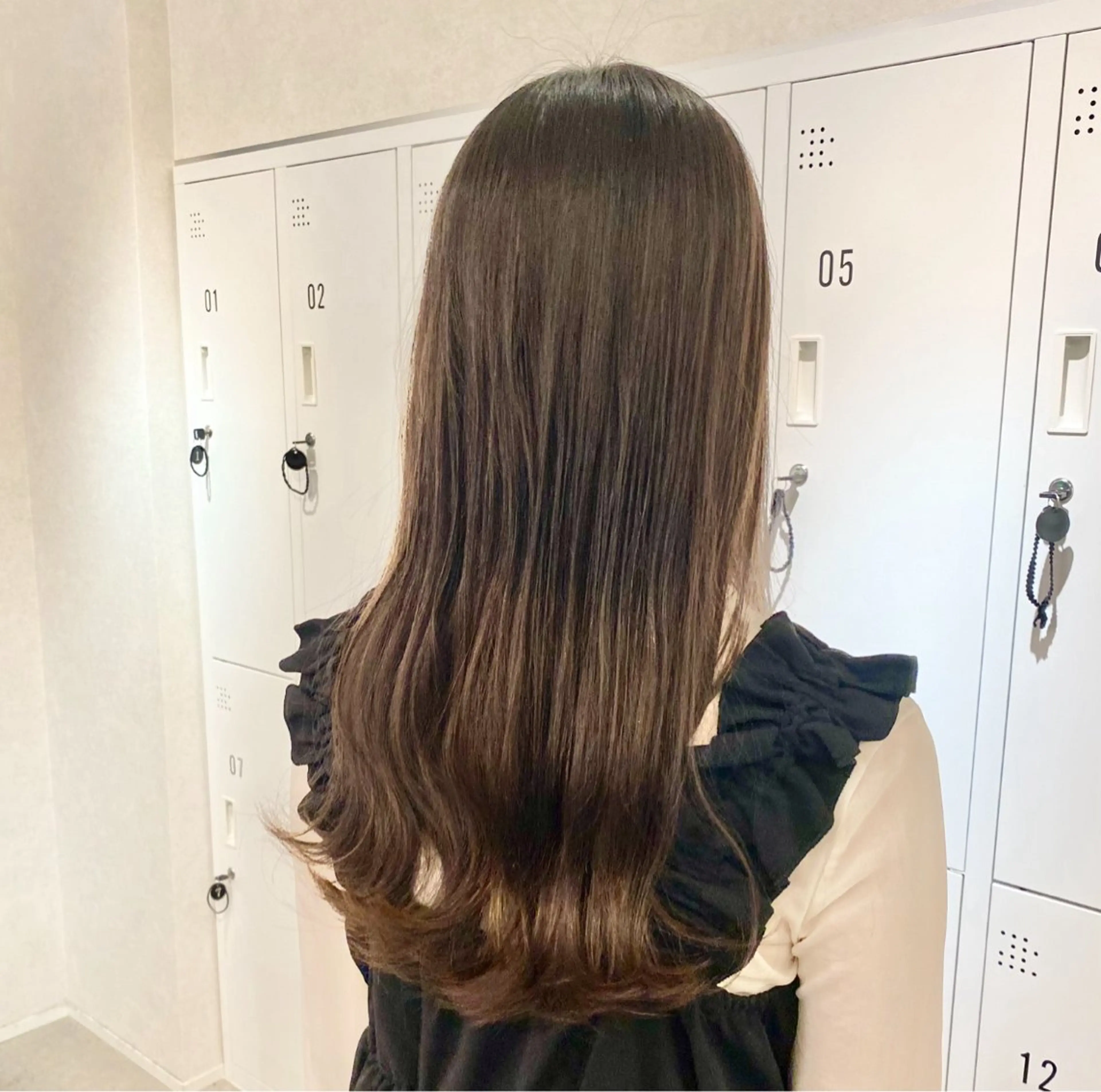 ロング カラー ロング ヘアカラー トリートメント ネヅ カオルのヘアスタイル