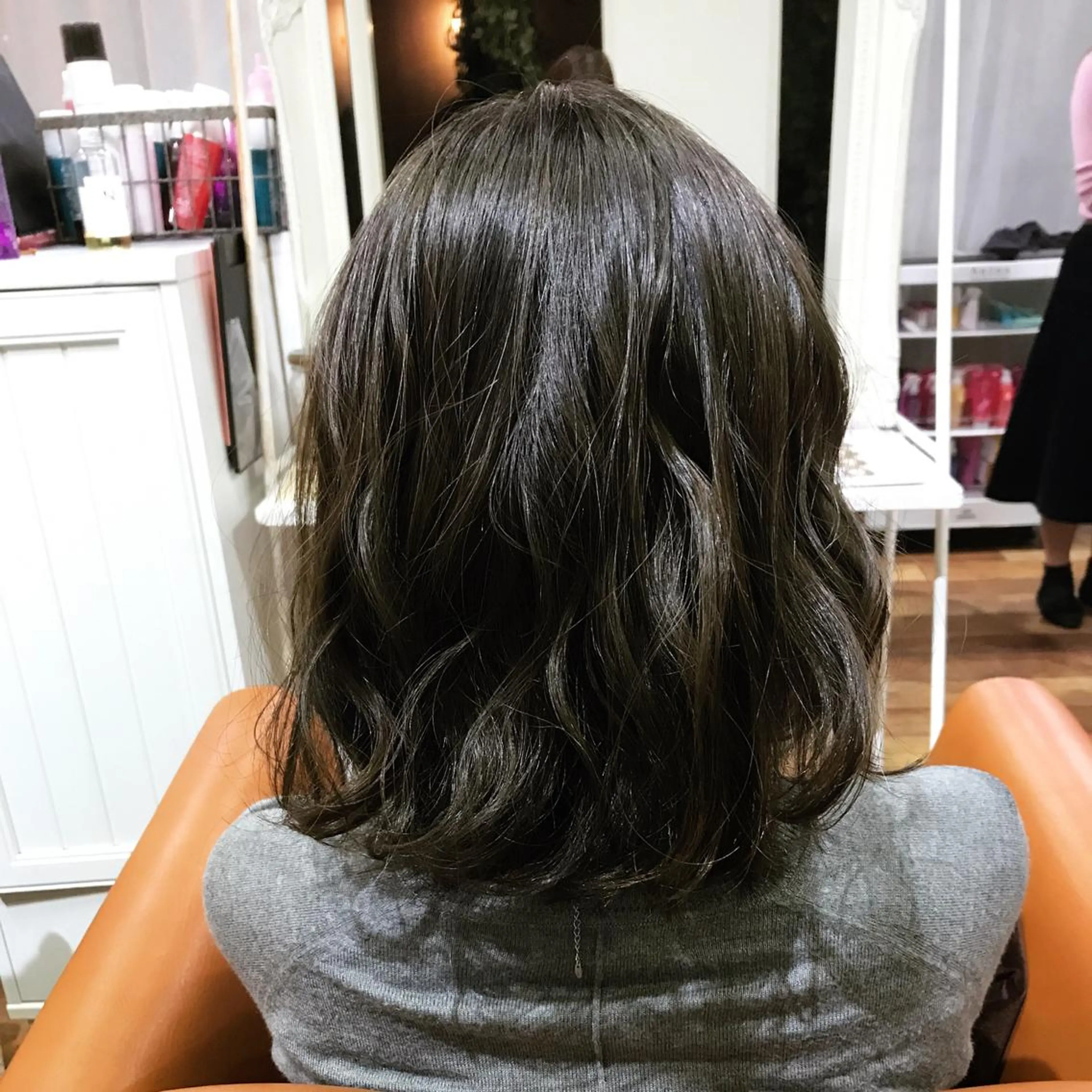 ミディアム カラー いけだ　ひかり ハイライトくびれヘアのヘアスタイル