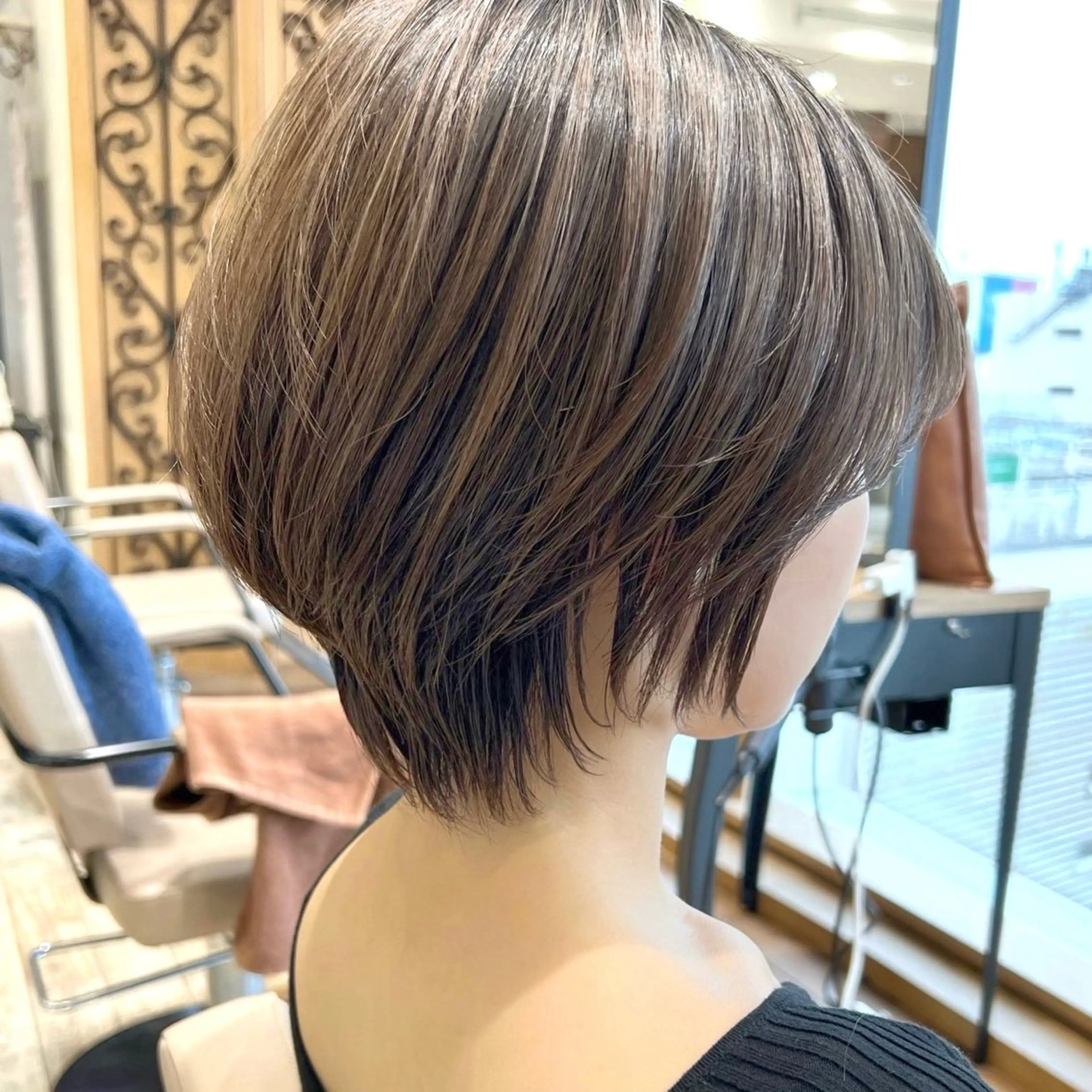 ショート カラー カット ヘアカラー トリートメント 💍新宿ショート 💍岩田莉奈のヘアスタイル