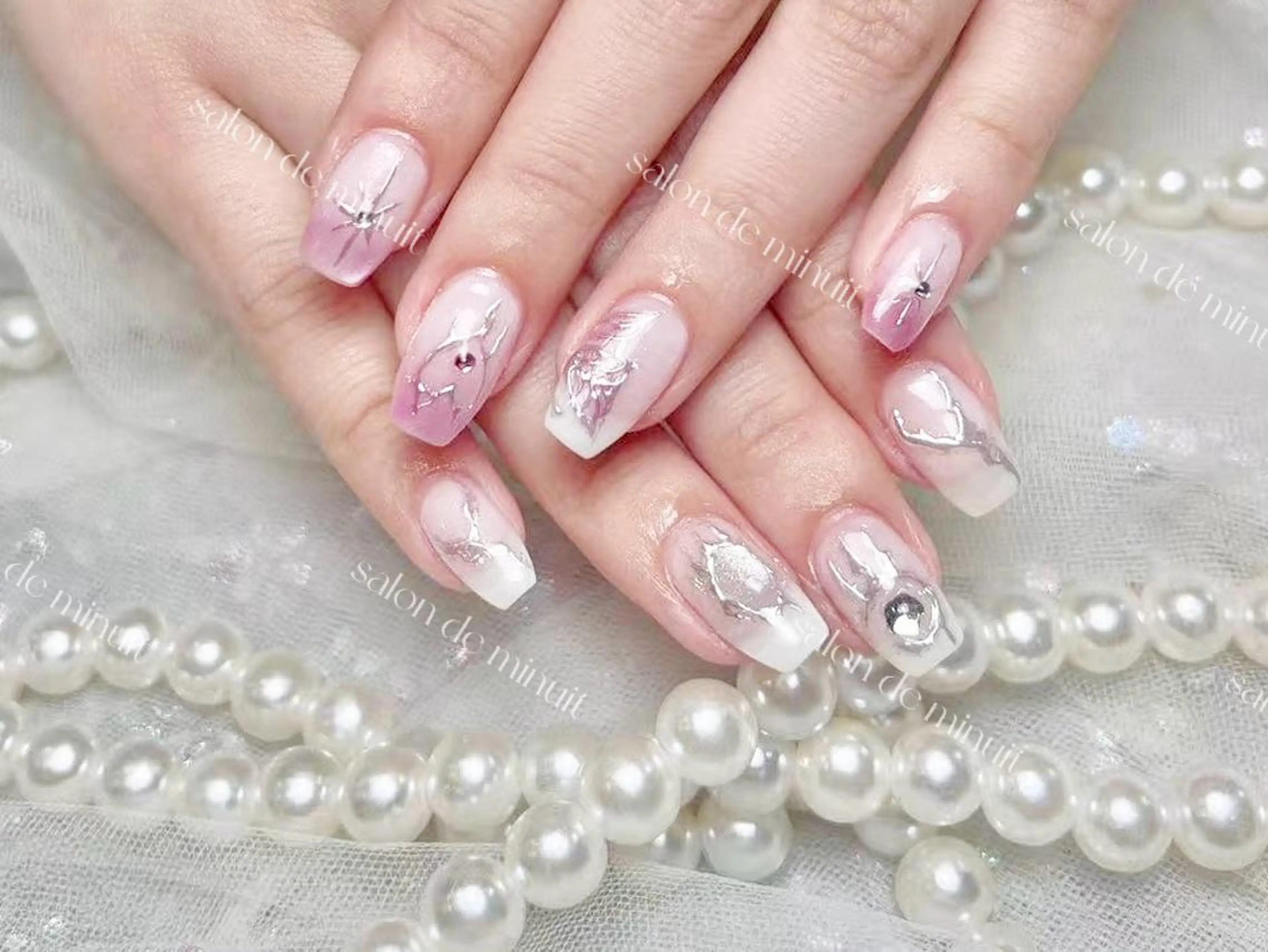 ネイル Salon de Minuit🦩のネイルデザイン