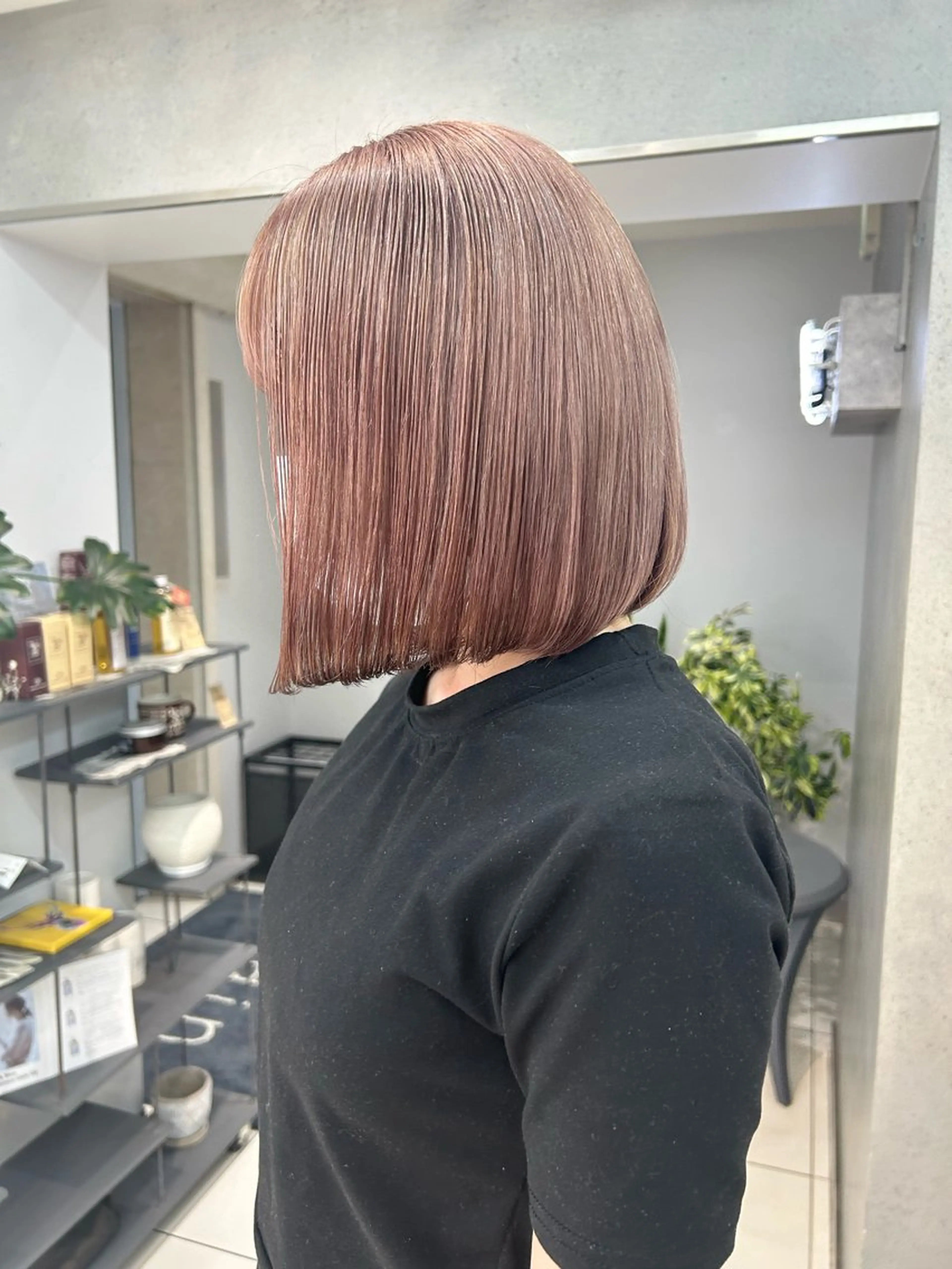 ショート カラー ベージュカラー ブリーチ 透明感カラー ミルクティーベージュ ピンクカラー vain  shibuya所属・ヘアメイクで一癖ある オシャレ髪💐マナミのヘアスタイル
