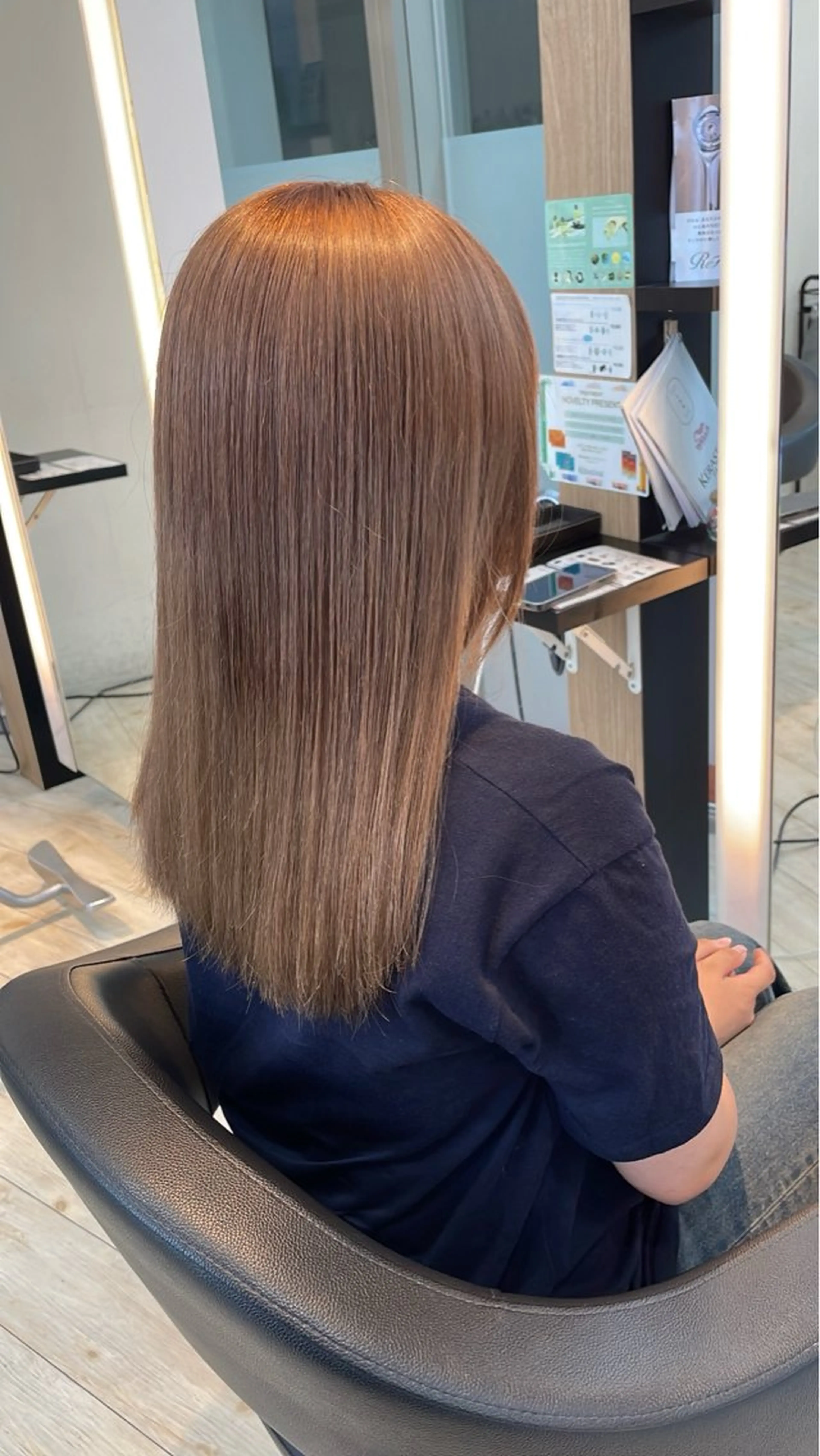 セミロング カラー ブリーチ グレージュ ミルクティーグレージュ カット ヘアカラー トリートメント ブリーチ/髪質改善/ 透明感カラー/暖色のヘアスタイル