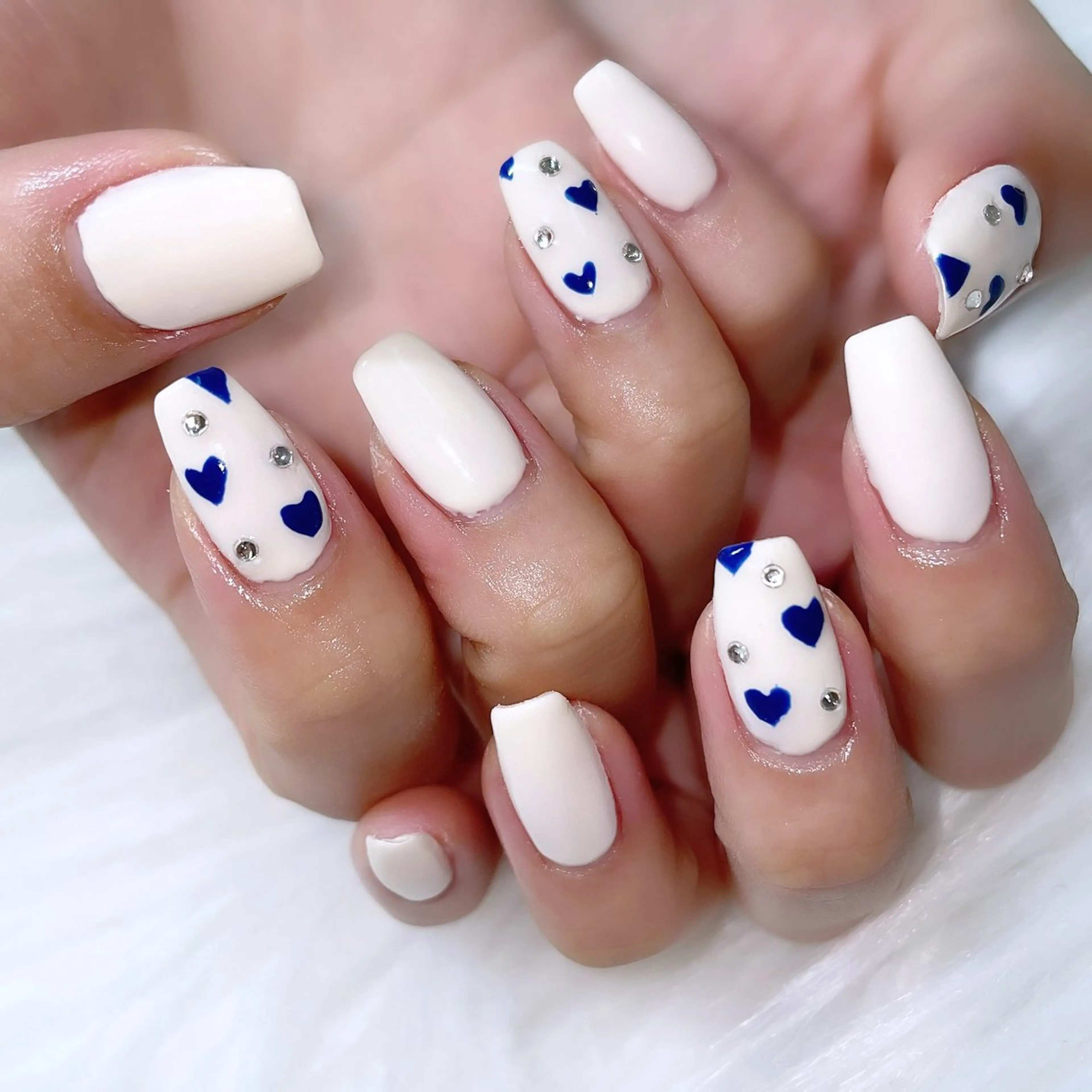 ネイル ハンドネイル chiyori🎀 韓国風まつげのマツエク・マツパデザイン
