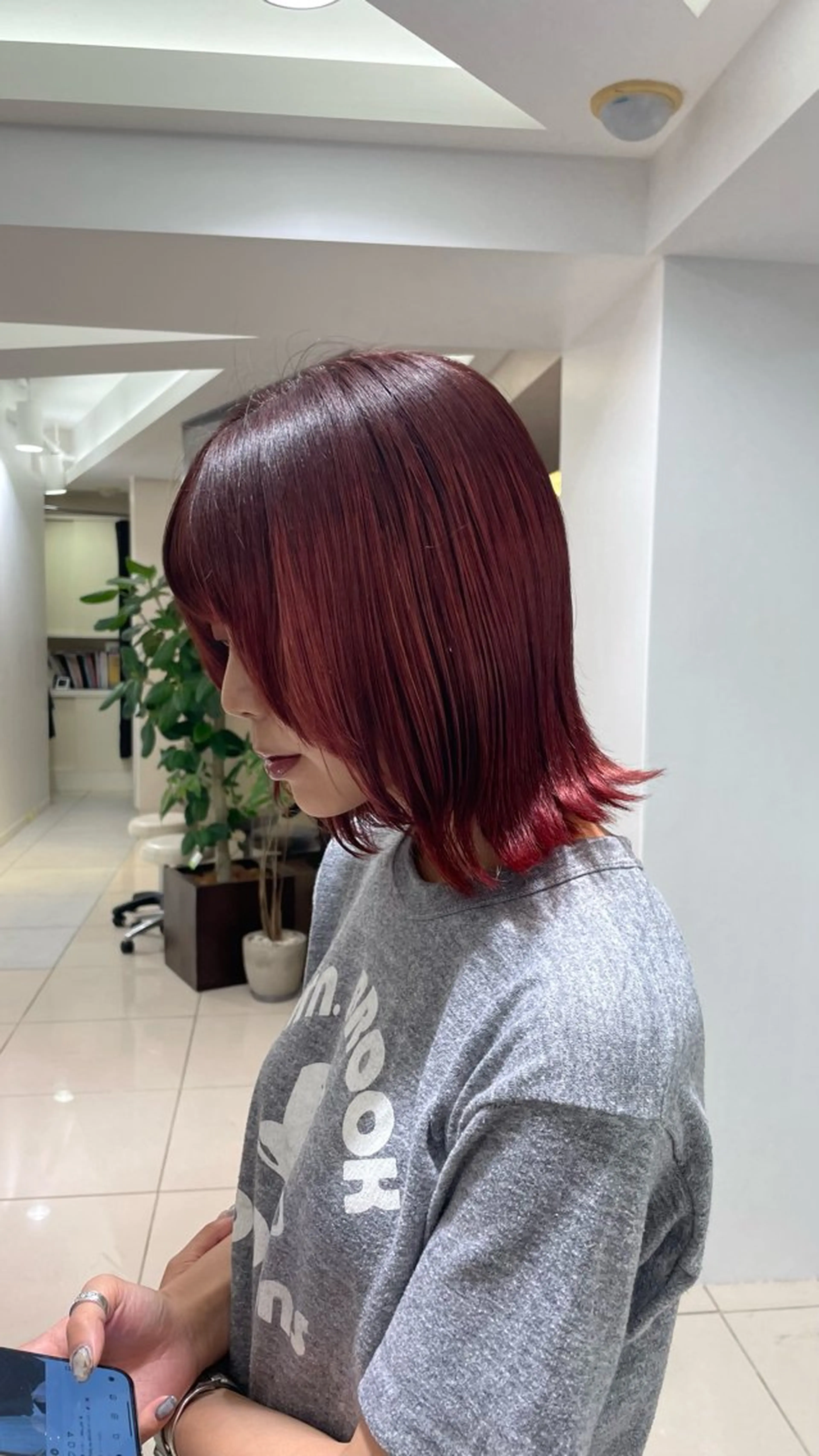 ミディアム カラー ブリーチ レッドカラー 伸ばしかけ 小池 夏生のヘアスタイル