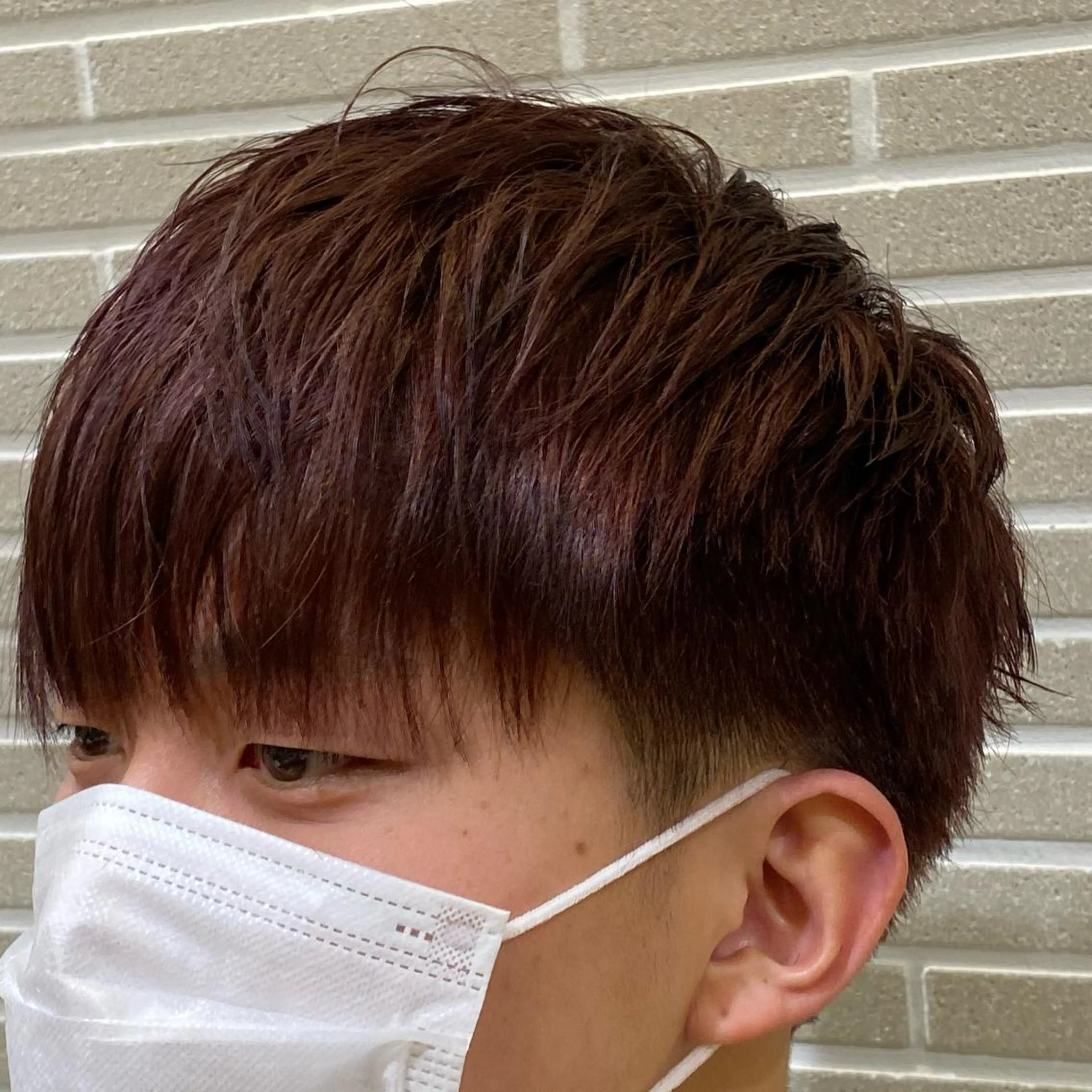 カラー メンズ レッドカラー 赤本悠斗波巻きパーマ メンズパーマのヘアスタイル
