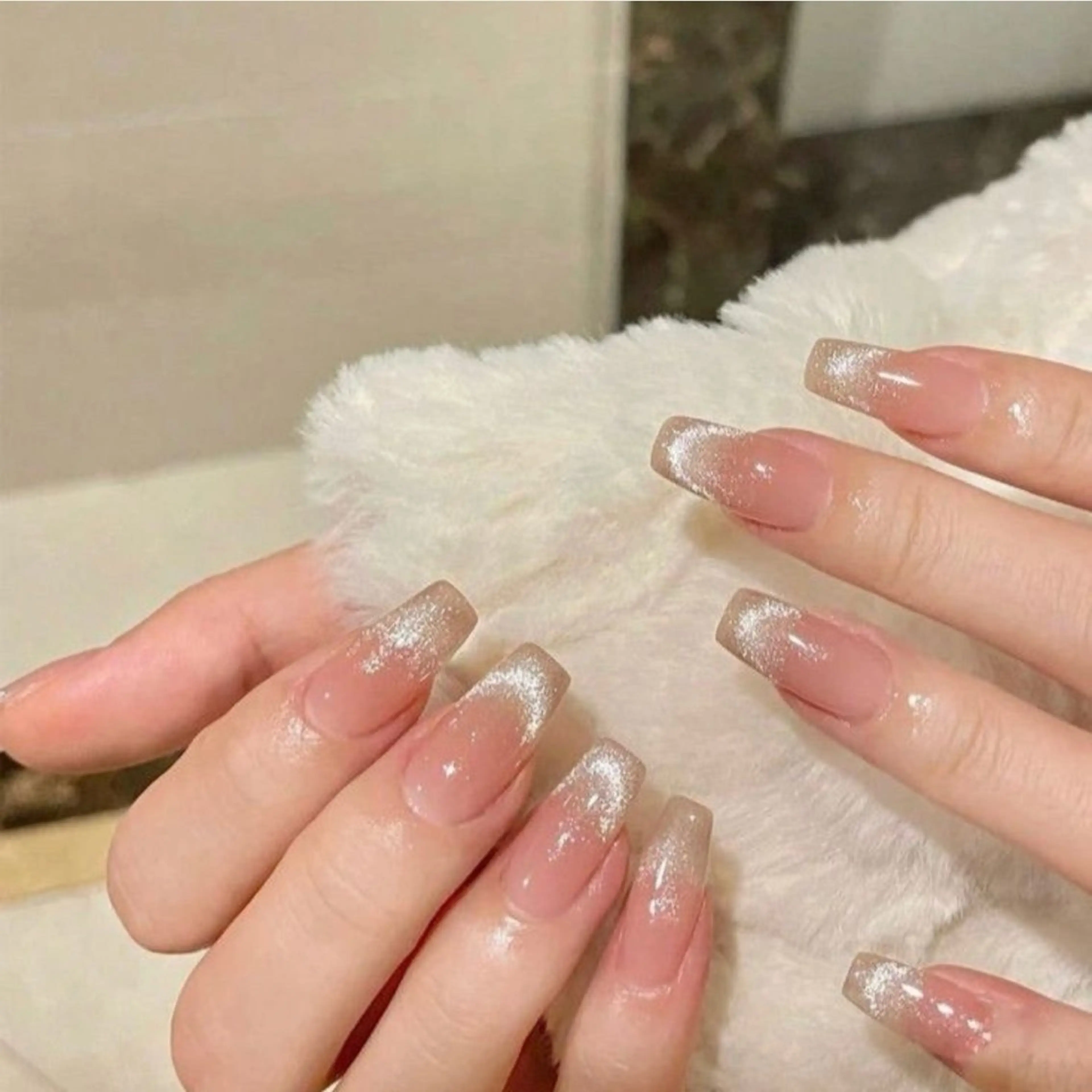 ネイル チークネイル キラキラネイル 韓国ネイル 水色 マグネットネイル ハンドネイル Lala Nails所属・Lala Nailsのネイルデザイン