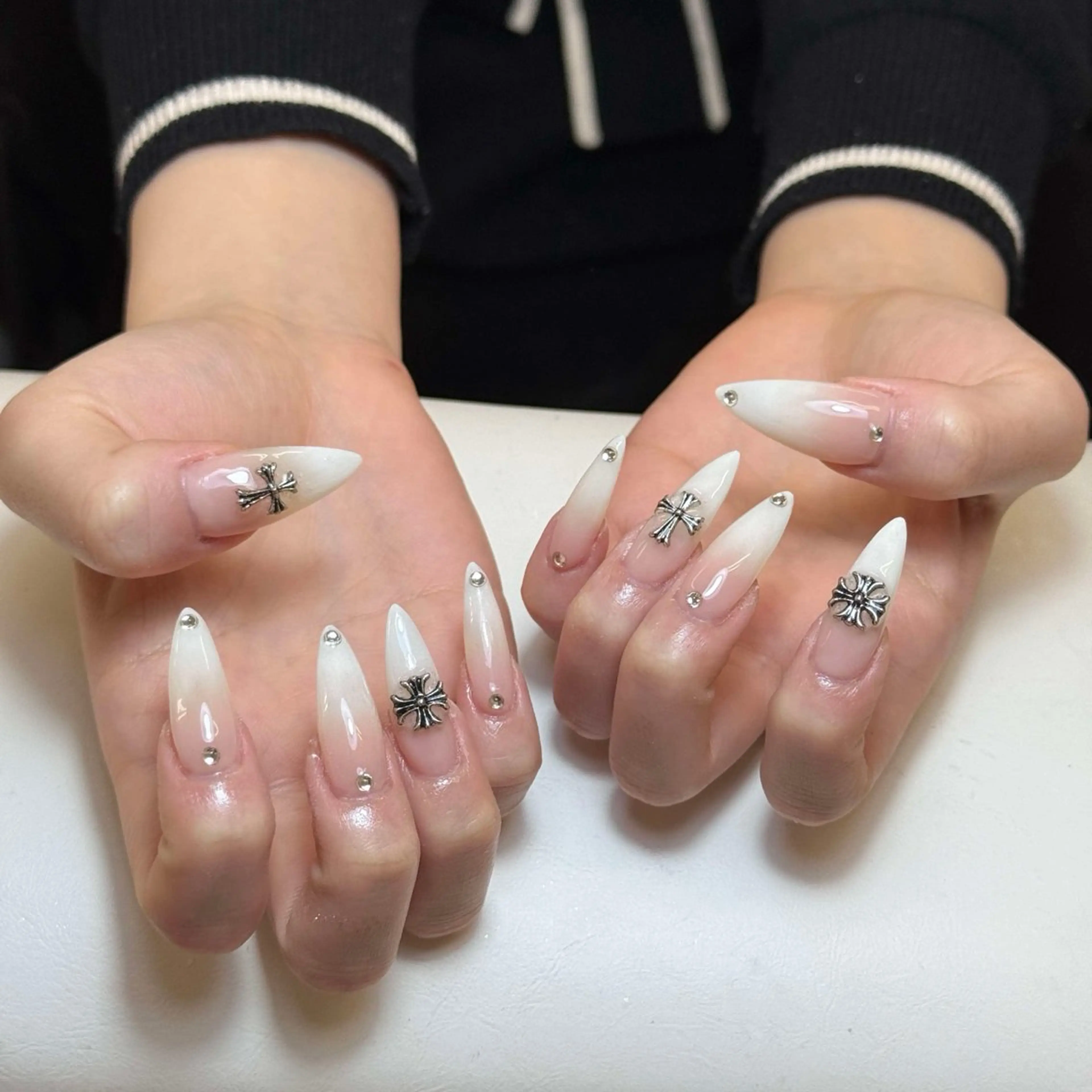 ネイル オーロラネイル チークネイル フットネイル フレンチネイル 韓国ネイル ハンドネイル Lumi Nail 新大久保3‘のネイルデザイン