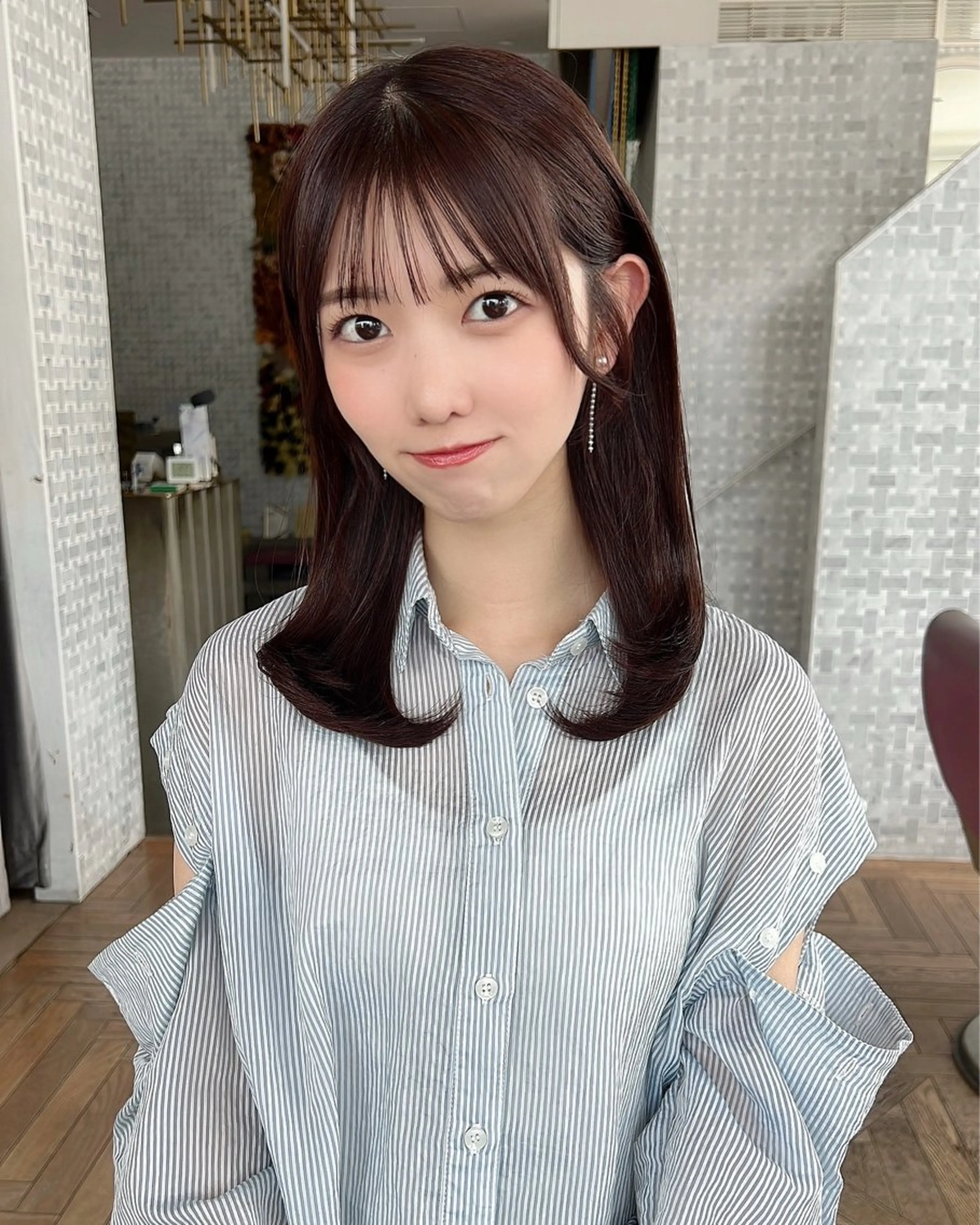 前髪、顔周りのカットを2cm以上、全体のカットができる方。SNS投稿ようの動画を撮らせていただける方の募集の写真