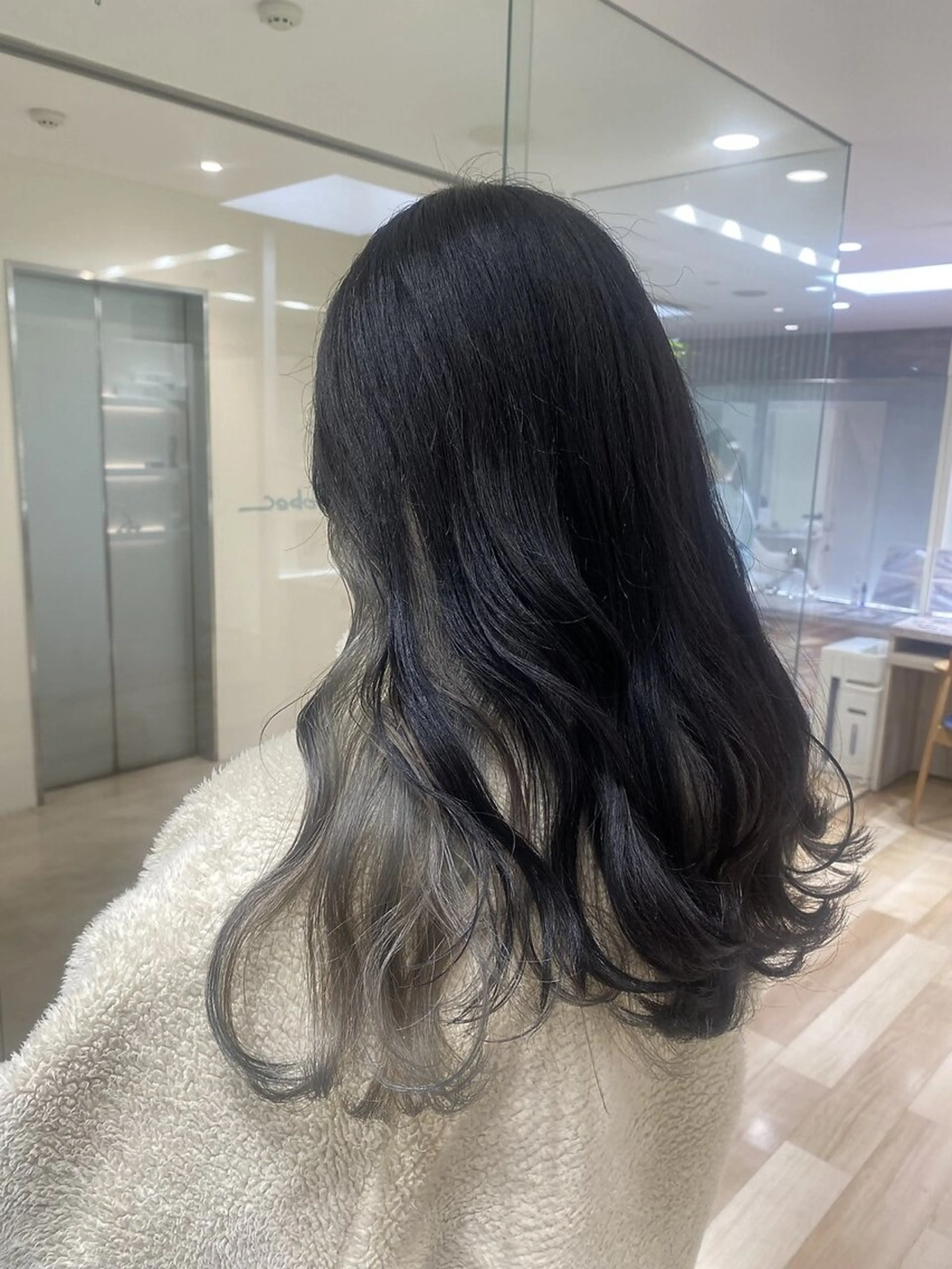 ロング カラー グレージュ インナーカラー 大人かわいい lobec/田代のヘアスタイル