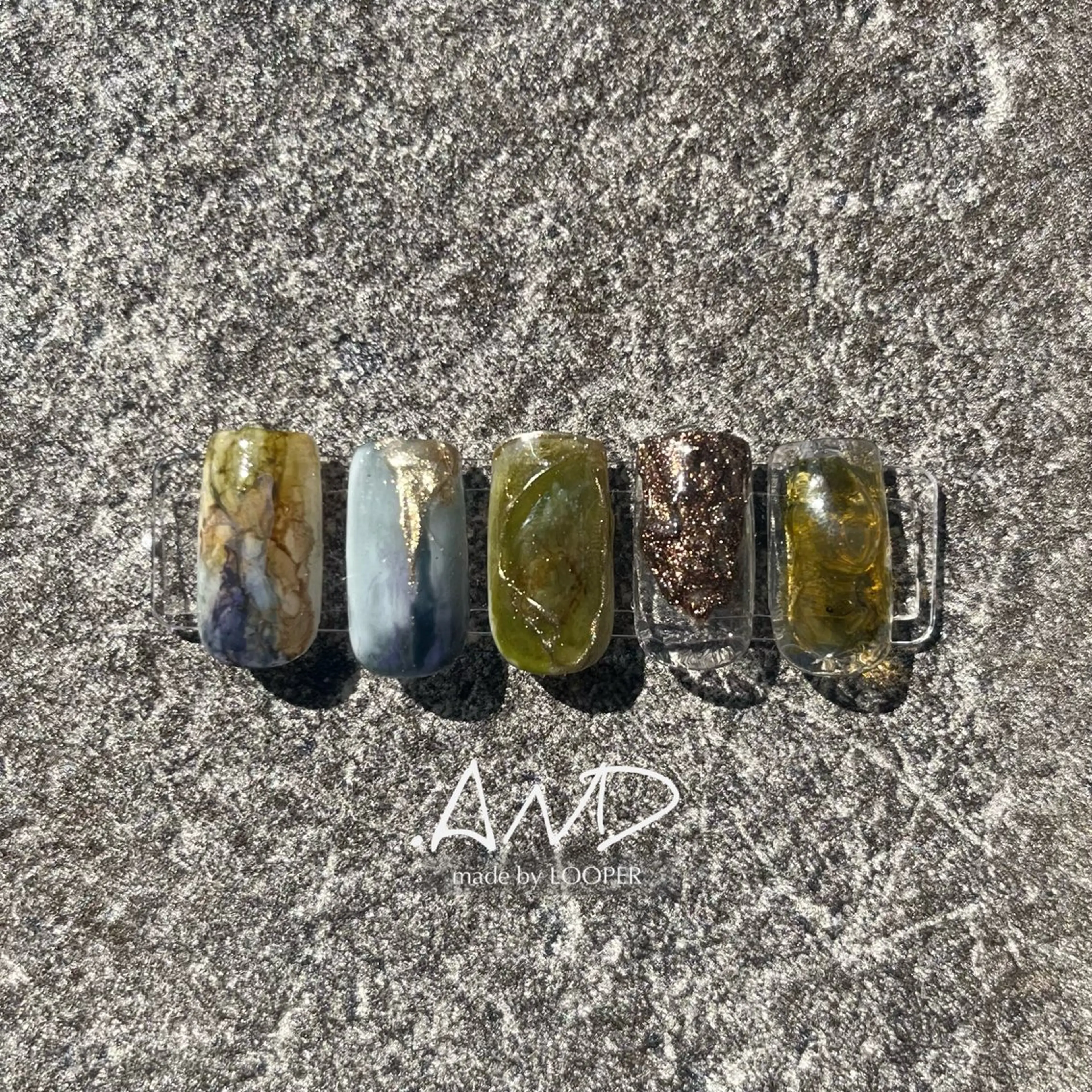 ネイル アートネイル ニュアンスネイル ハンドネイル LOOPER所属・mzh ...のネイルデザイン