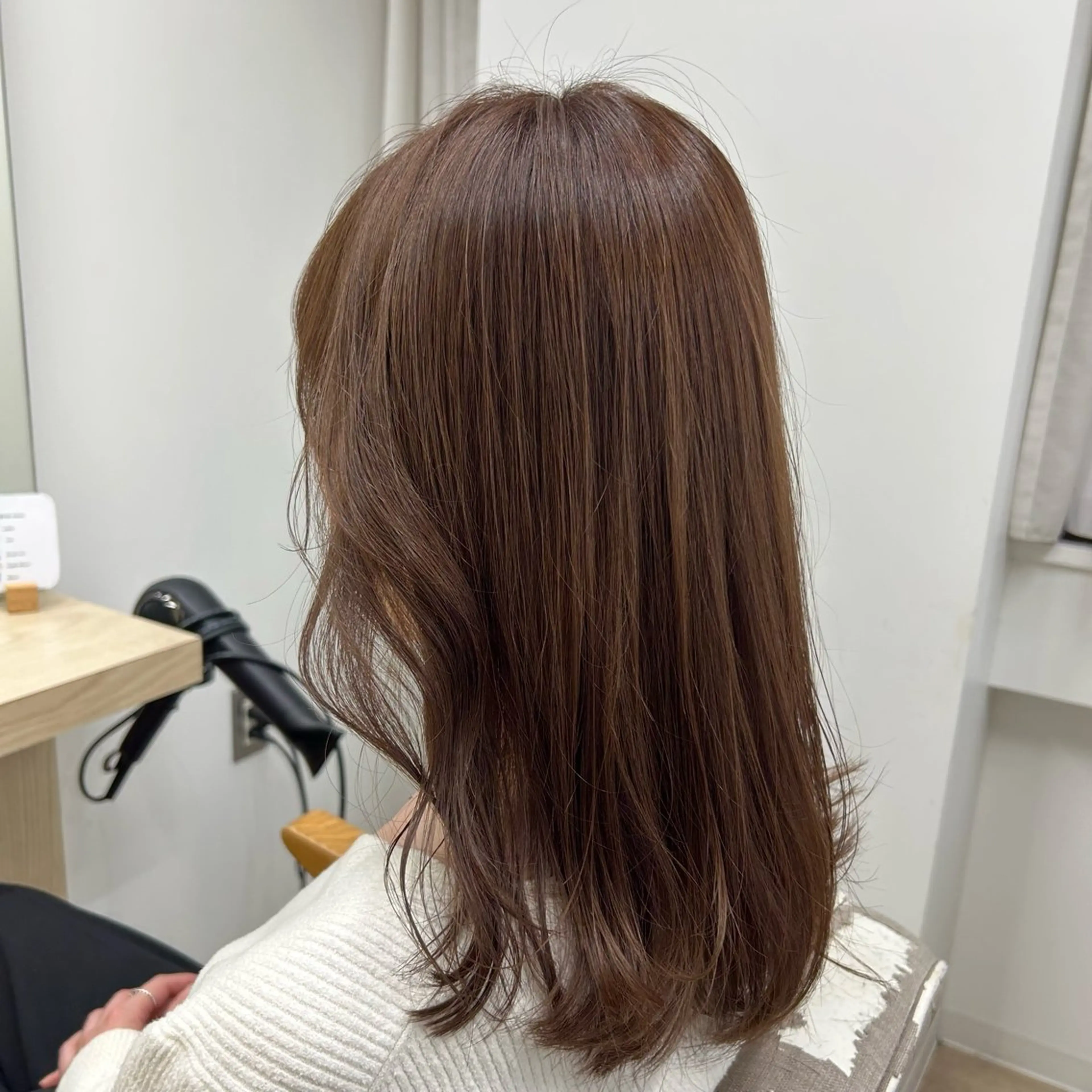ミディアム カラー ベージュカラー ブリーチ ブリーチなしカラー 秋山 桃子のヘアスタイル