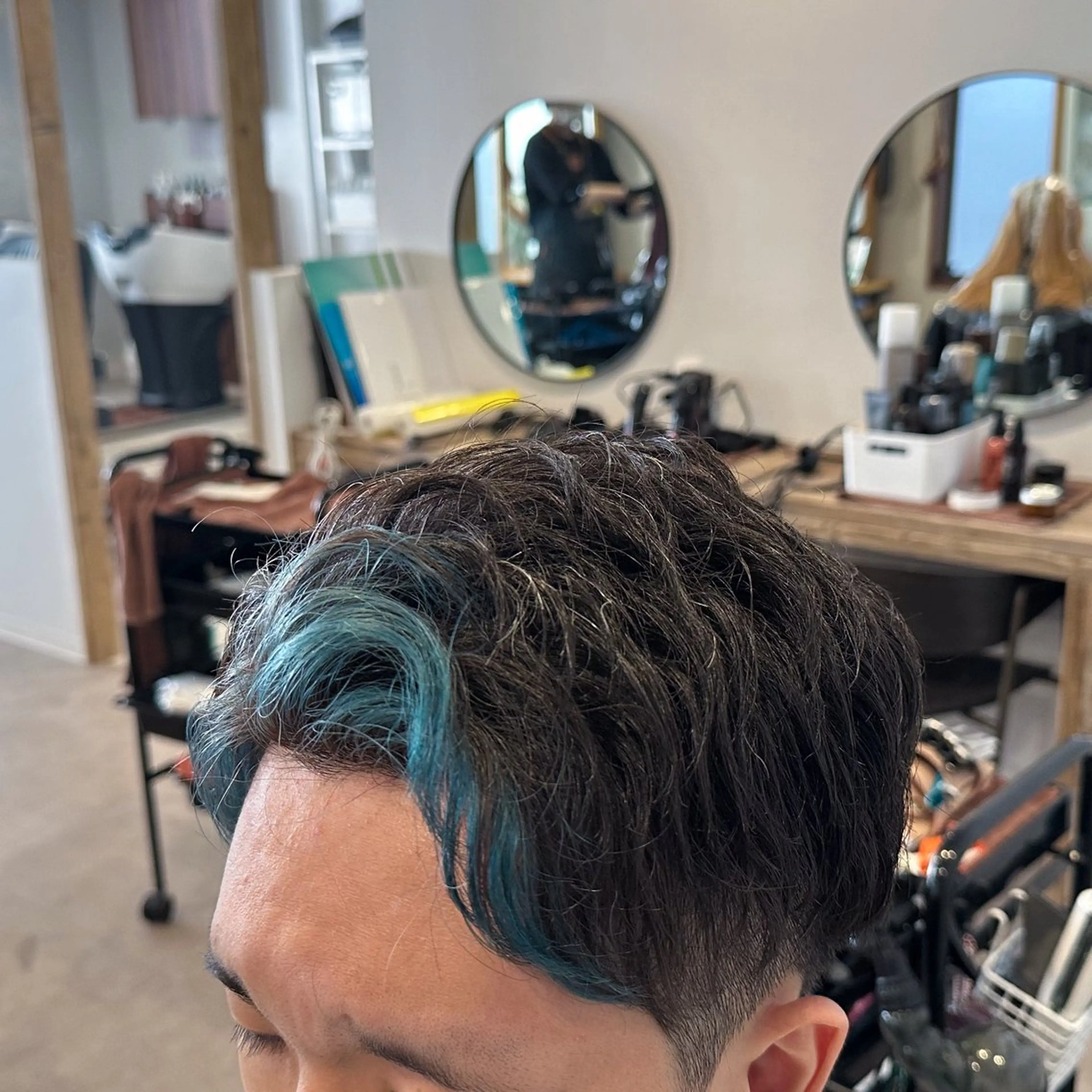 ショート カラー ブルーカラー ハイトーンカラー affect 上大岡所属・《ブリーチカラー / 縮毛矯正》坂本爽のヘアスタイル