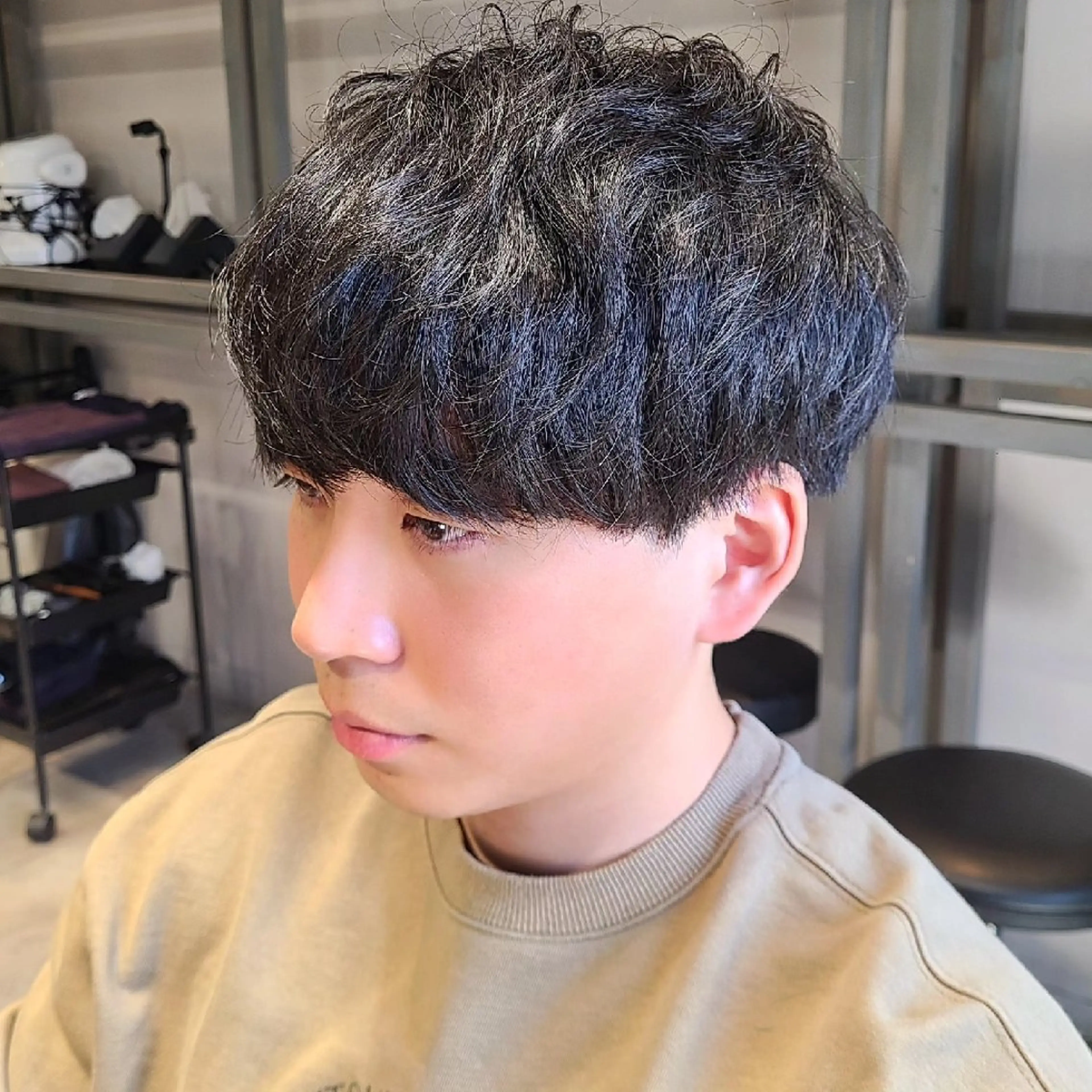 ショート パーマ メンズ メンズハイライト メンズインナーカラー メンズパーマ プードルパーマ ツイストスパイラルパーマ カット ヘッドスパ KAZUMA /メンズ特化/パーマのヘアスタイル
