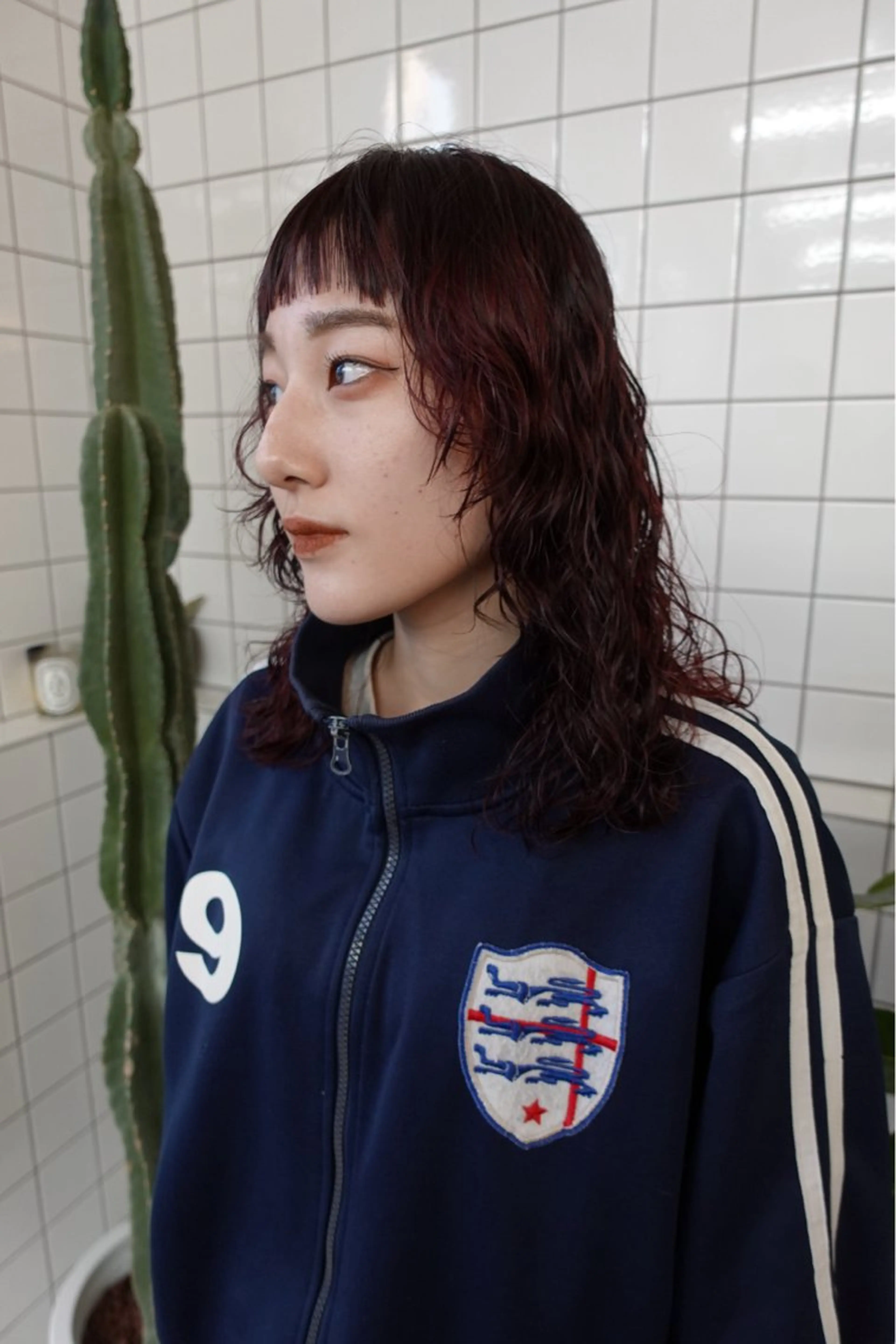 ミディアム カラー パーマ ミディアムパーマ オン眉 カット ヘアカラー パーマ ボブパーマ/パーマ ウルフパーマのヘアスタイル