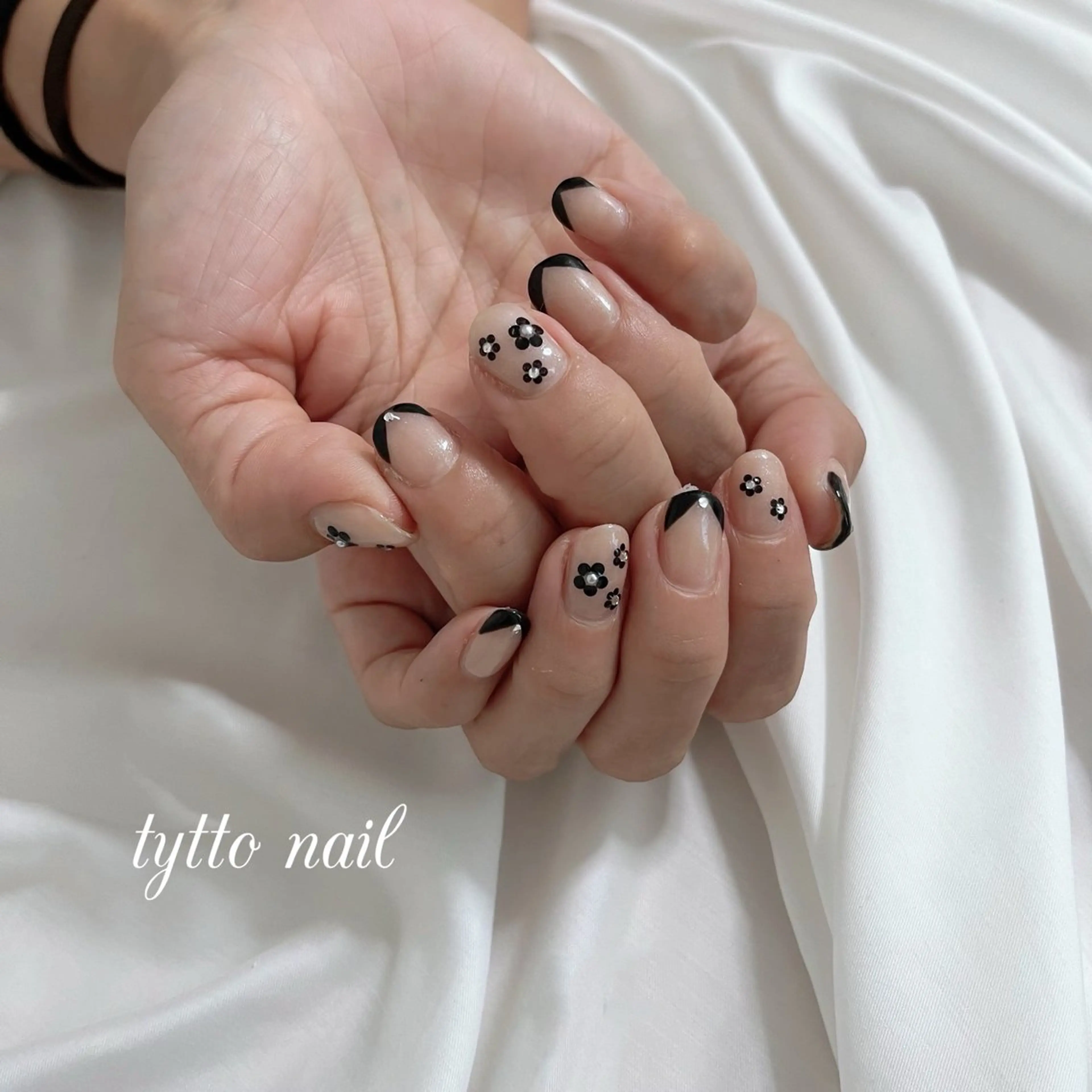 ネイル フラワーネイル フレンチネイル ホログラムネイル 韓国ネイル ショートネイル ハンドネイル tytto nail ❤︎‪‪eri‪‪のネイルデザイン