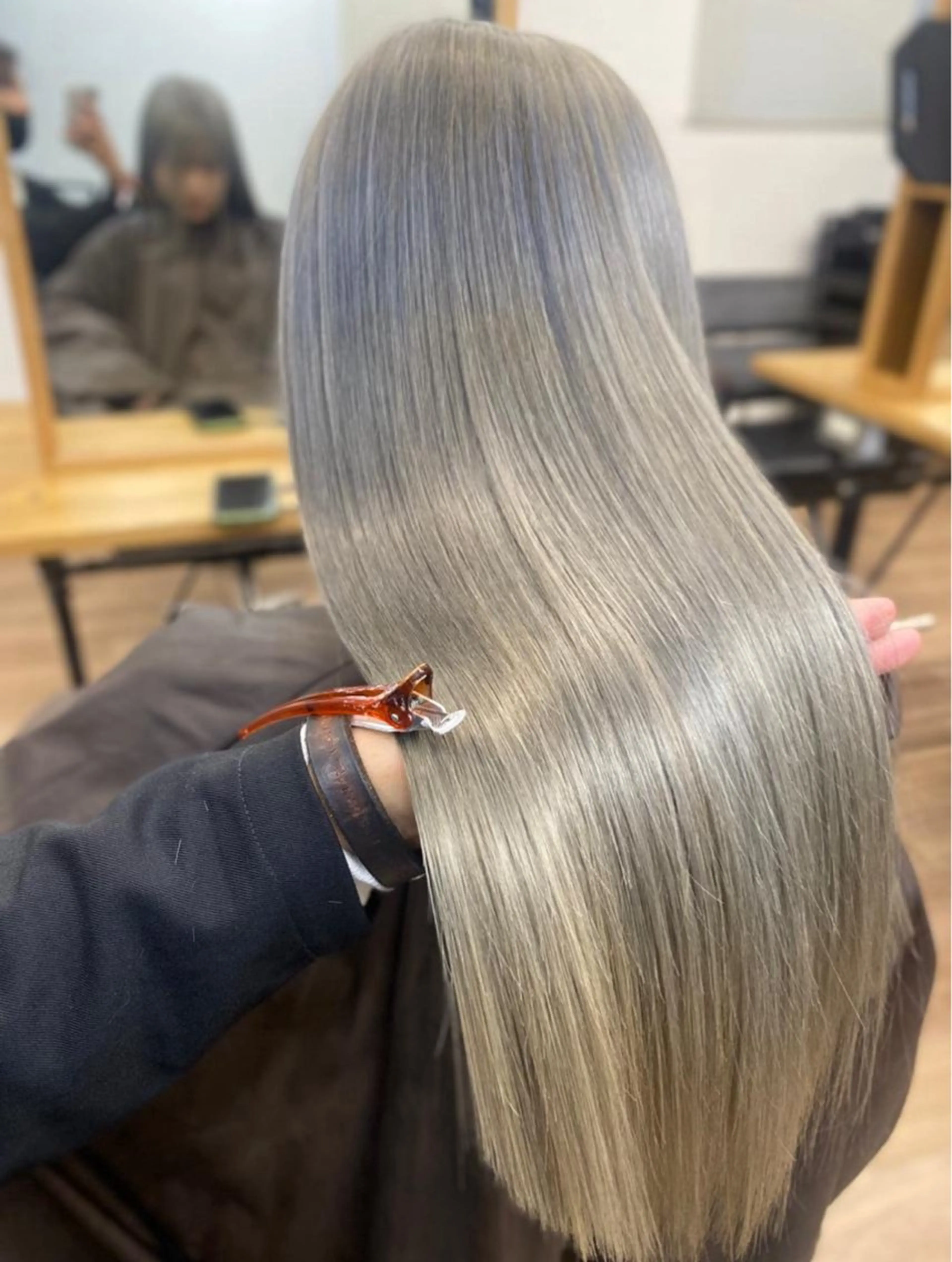 ロング カラー 切りっぱなしボブ アッシュ アッシュグレー アッシュグレージュ 黒髪 カット ヘアカラー トリートメント 韓国風×透明感カラー 髪質改善オタベシンヤのヘアスタイル