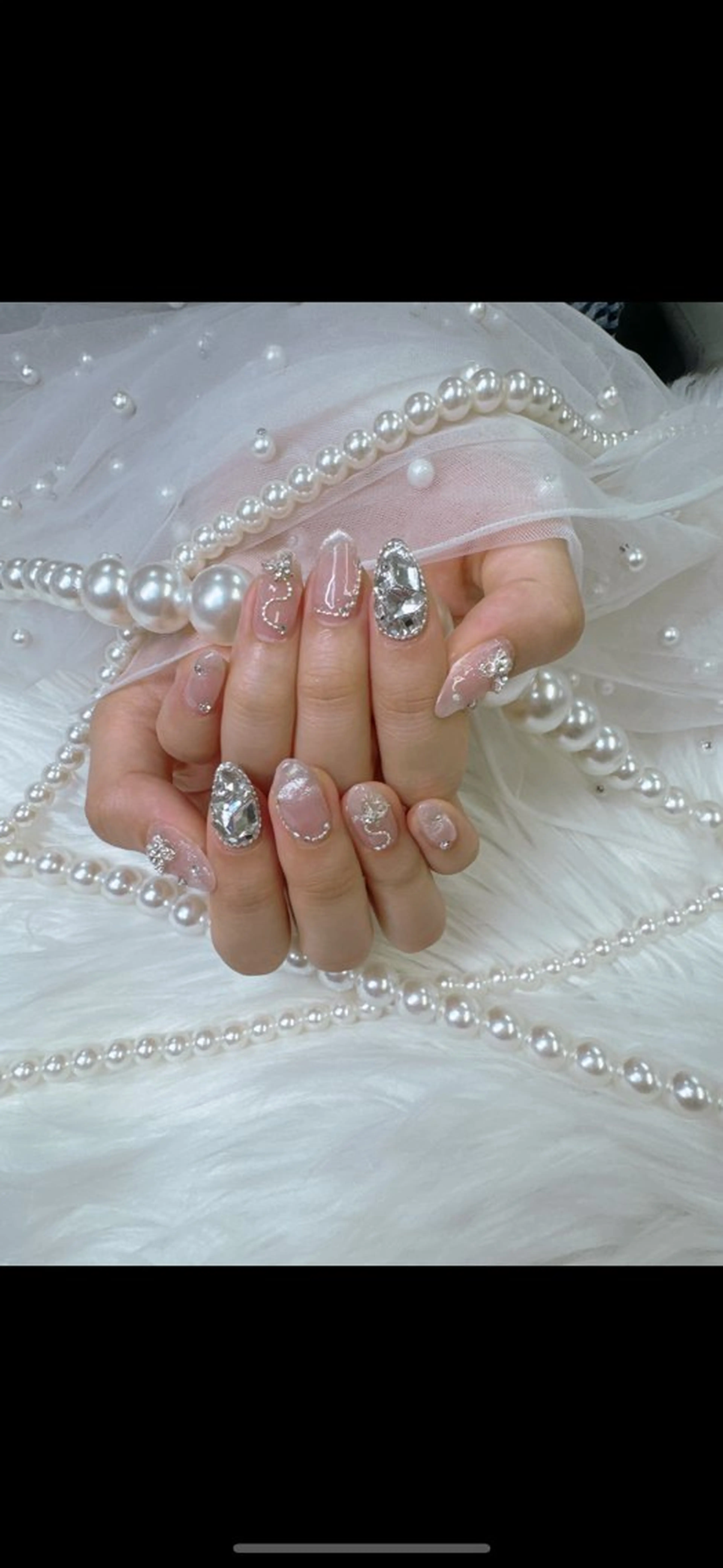 ネイル ボルドー チークネイル ドット 長さ出し フレンチネイル ハンドネイル クイーンズネイル銀座所属・Queeens nailのネイルデザイン