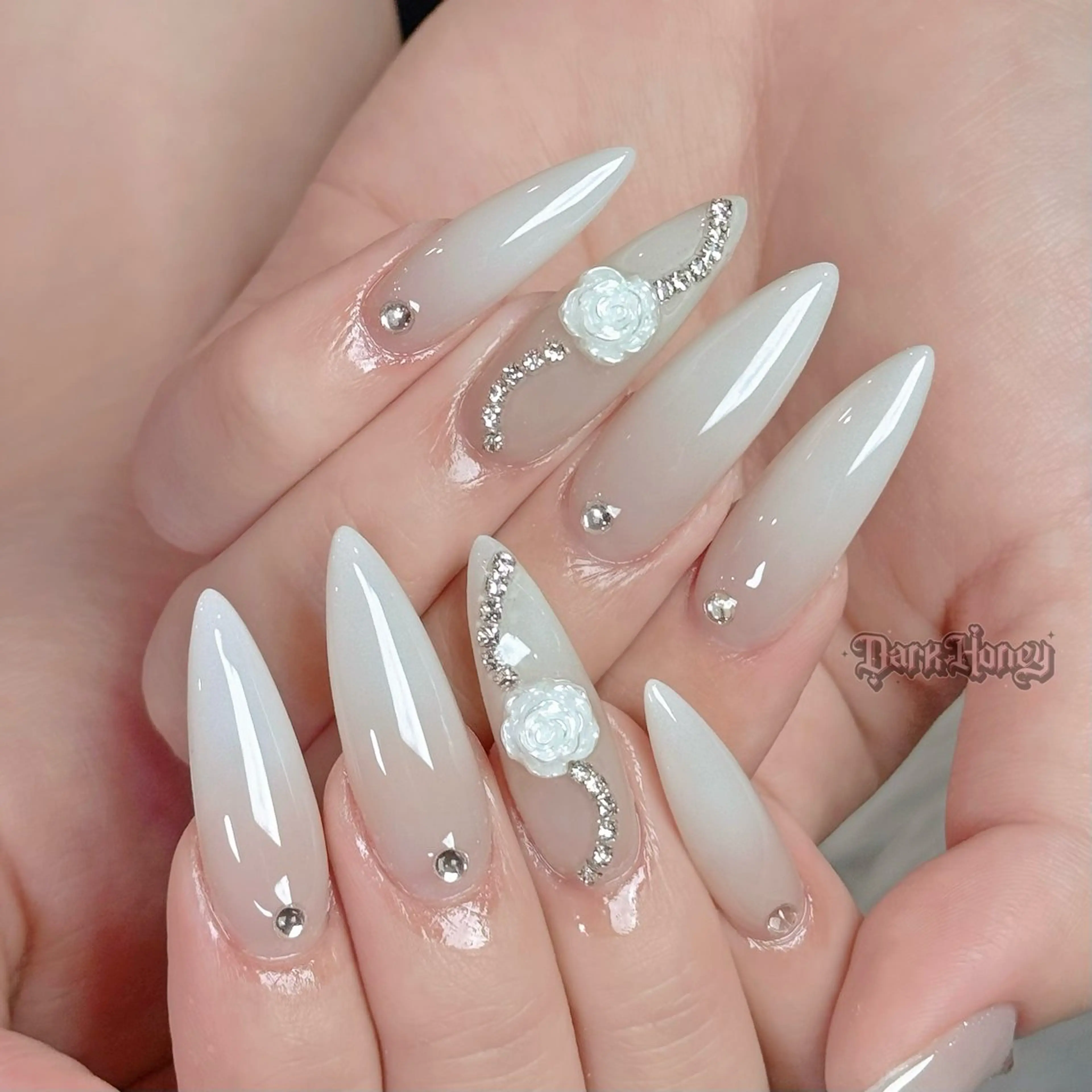 ネイル Dark Honey Susuのネイルデザイン
