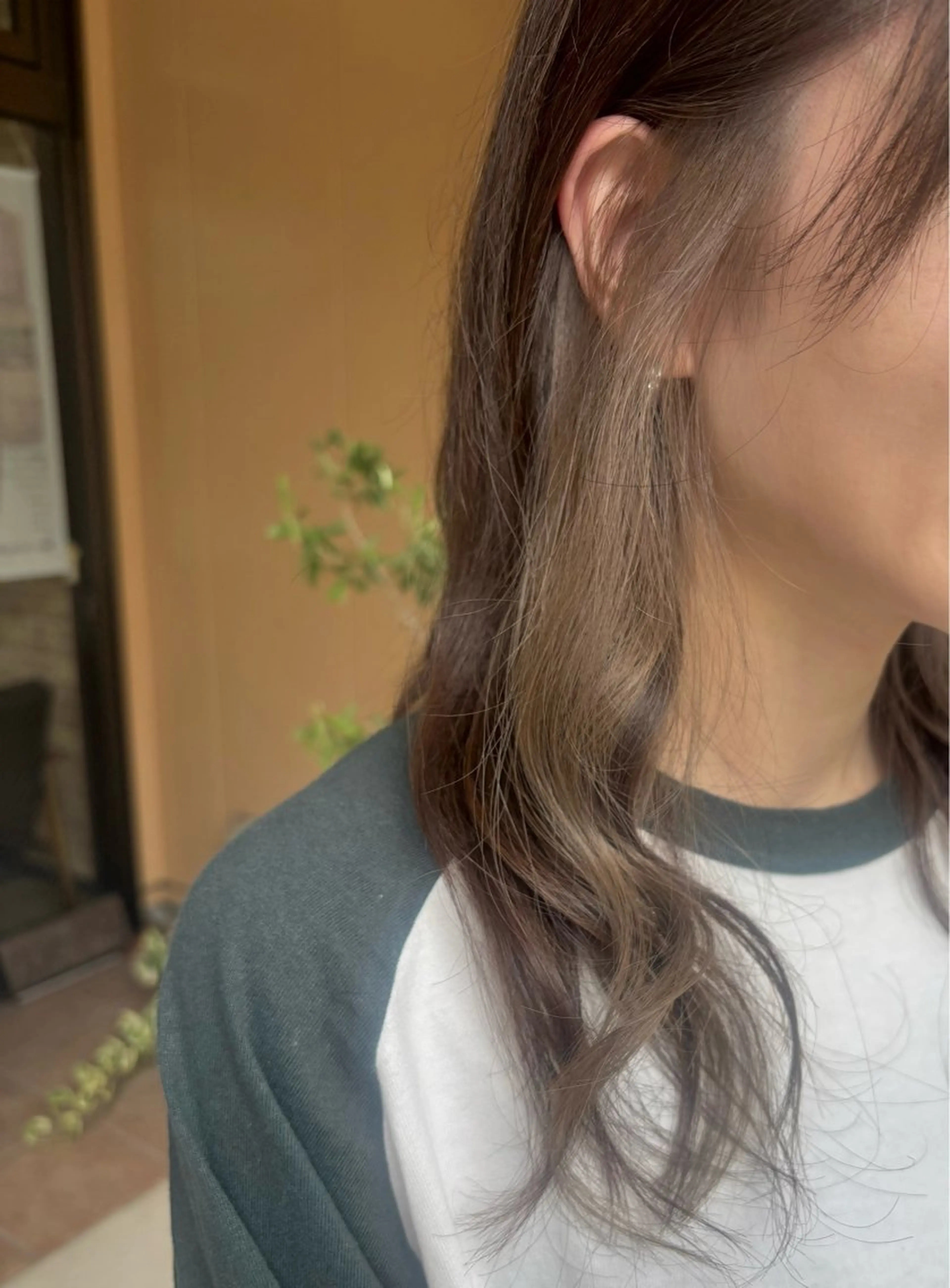 セミロング カラー ベージュカラー イヤリングカラー 千上 結希奈のヘアスタイル